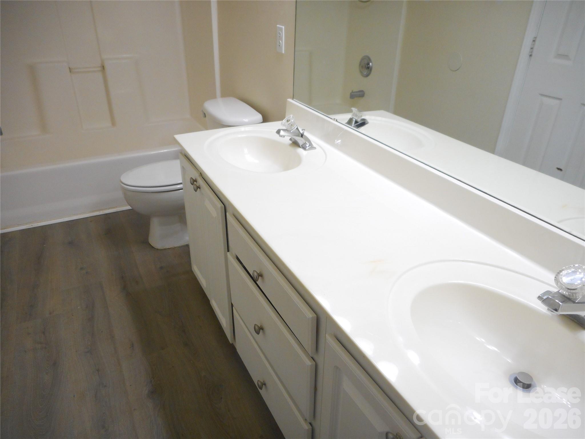 1726 Forest Side Lane Property Photo 11