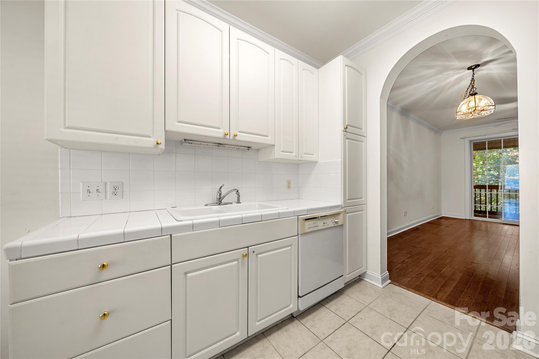 1271 Charlotte Avenue Property Photo 4