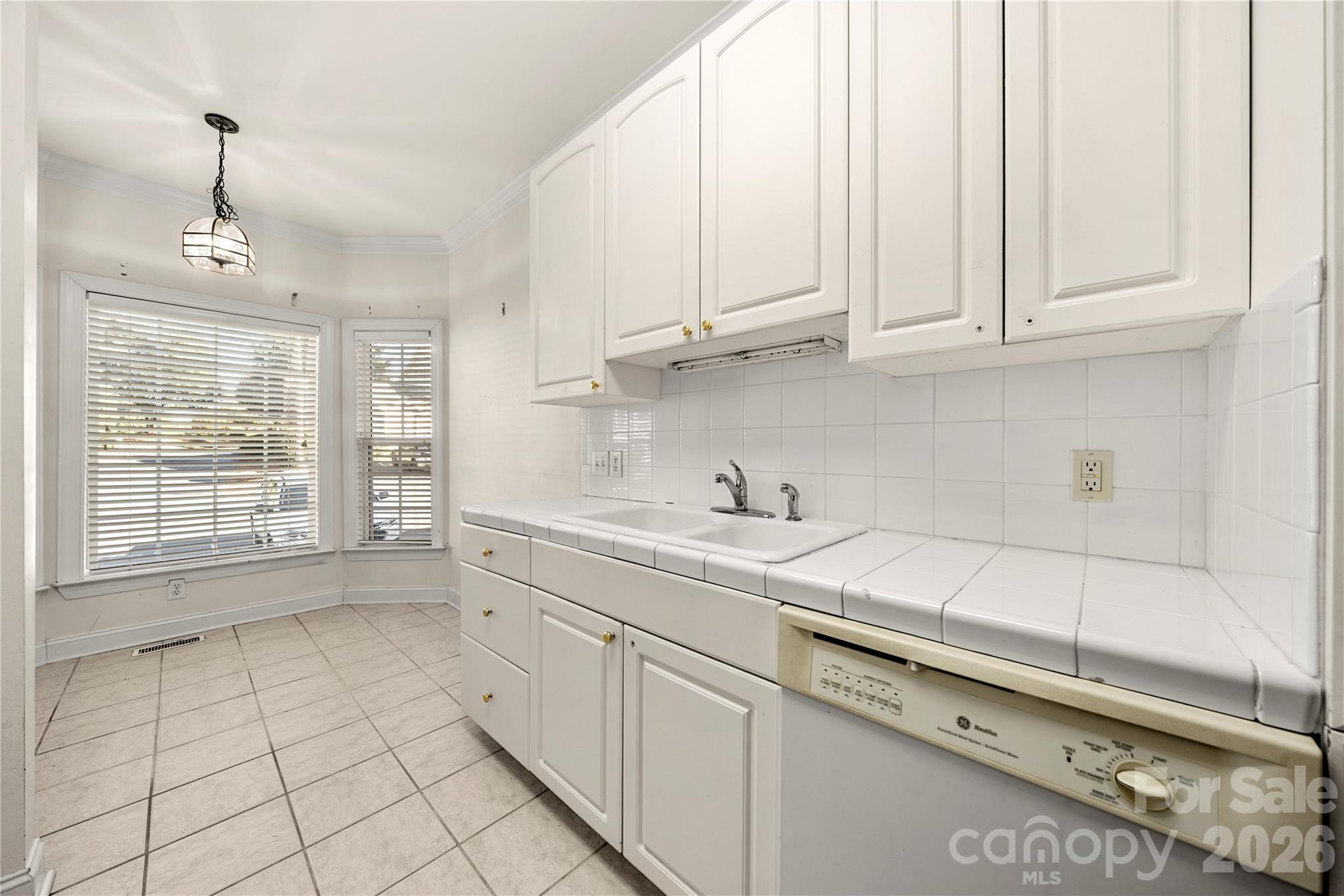 1271 Charlotte Avenue Property Photo 5