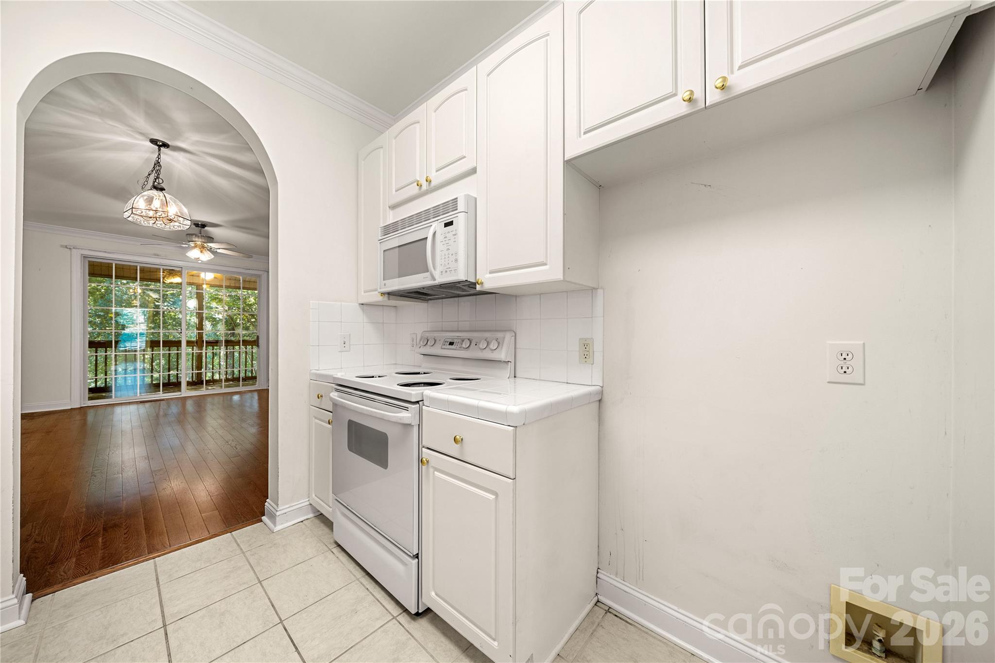 1271 Charlotte Avenue Property Photo 6