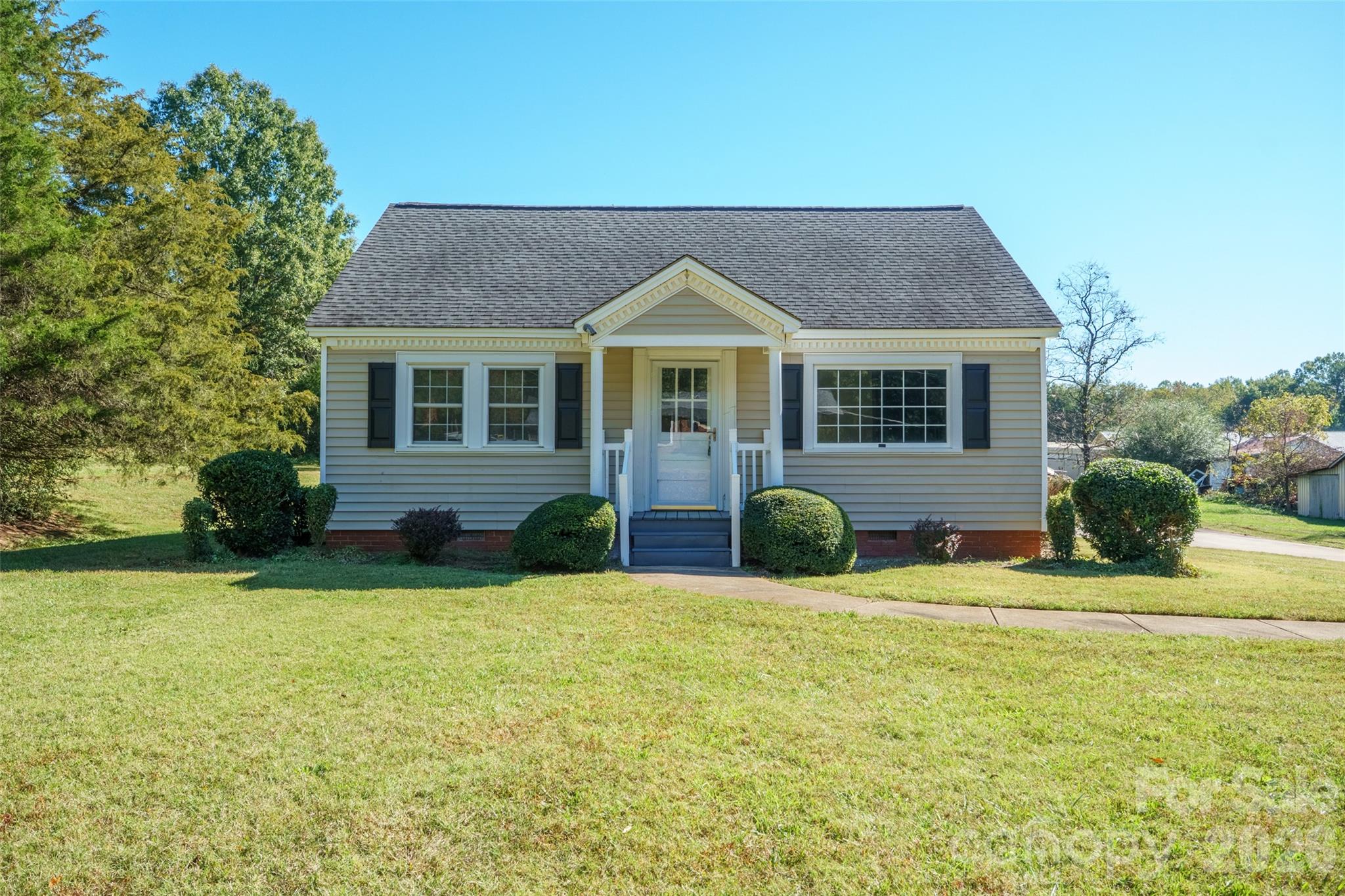 603 Westminster Drive Property Photo 2