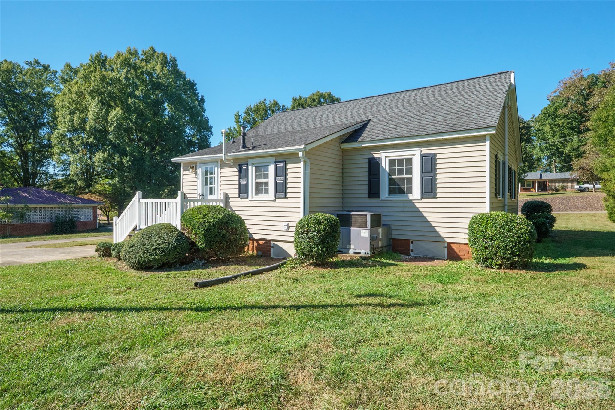 603 Westminster Drive Property Photo 4