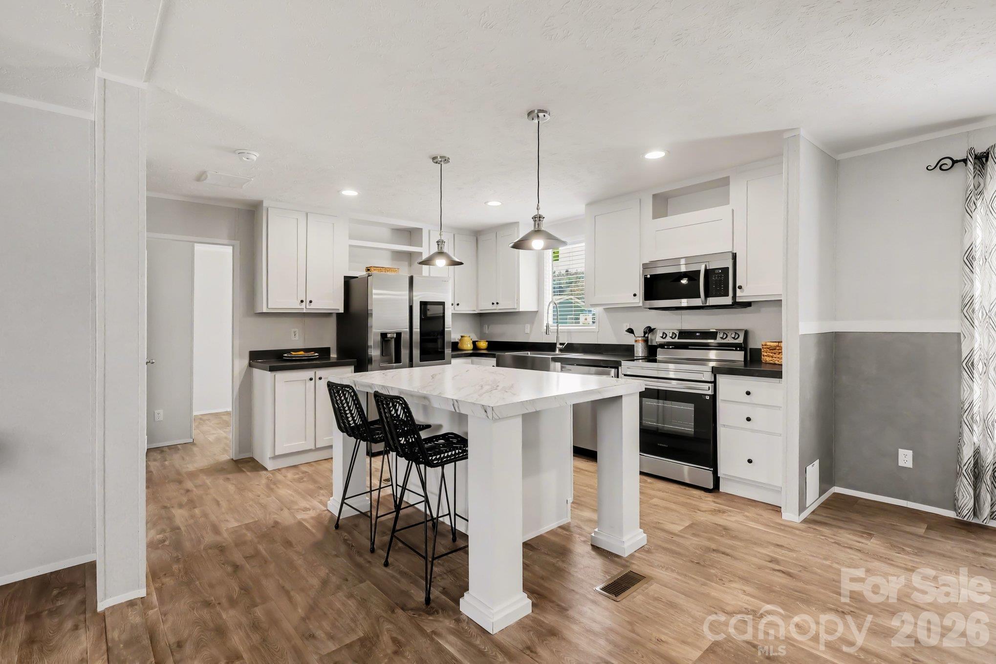 806 Eagleview Lane Property Photo 4