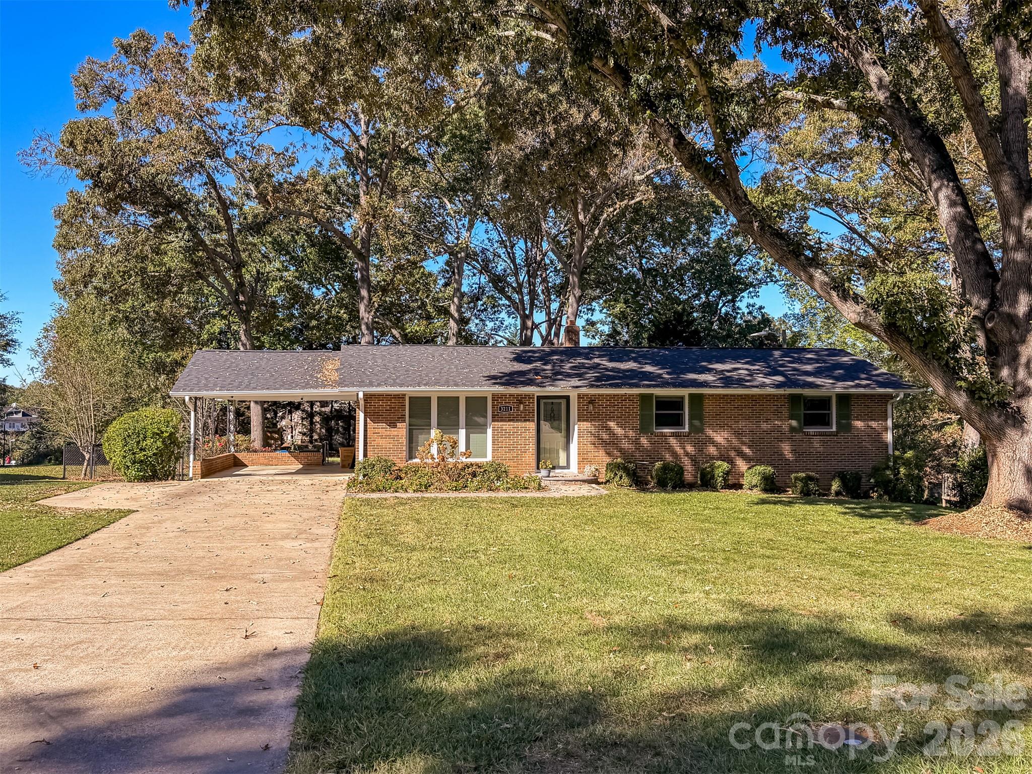 3211 7th Street Drive Property Photo 1