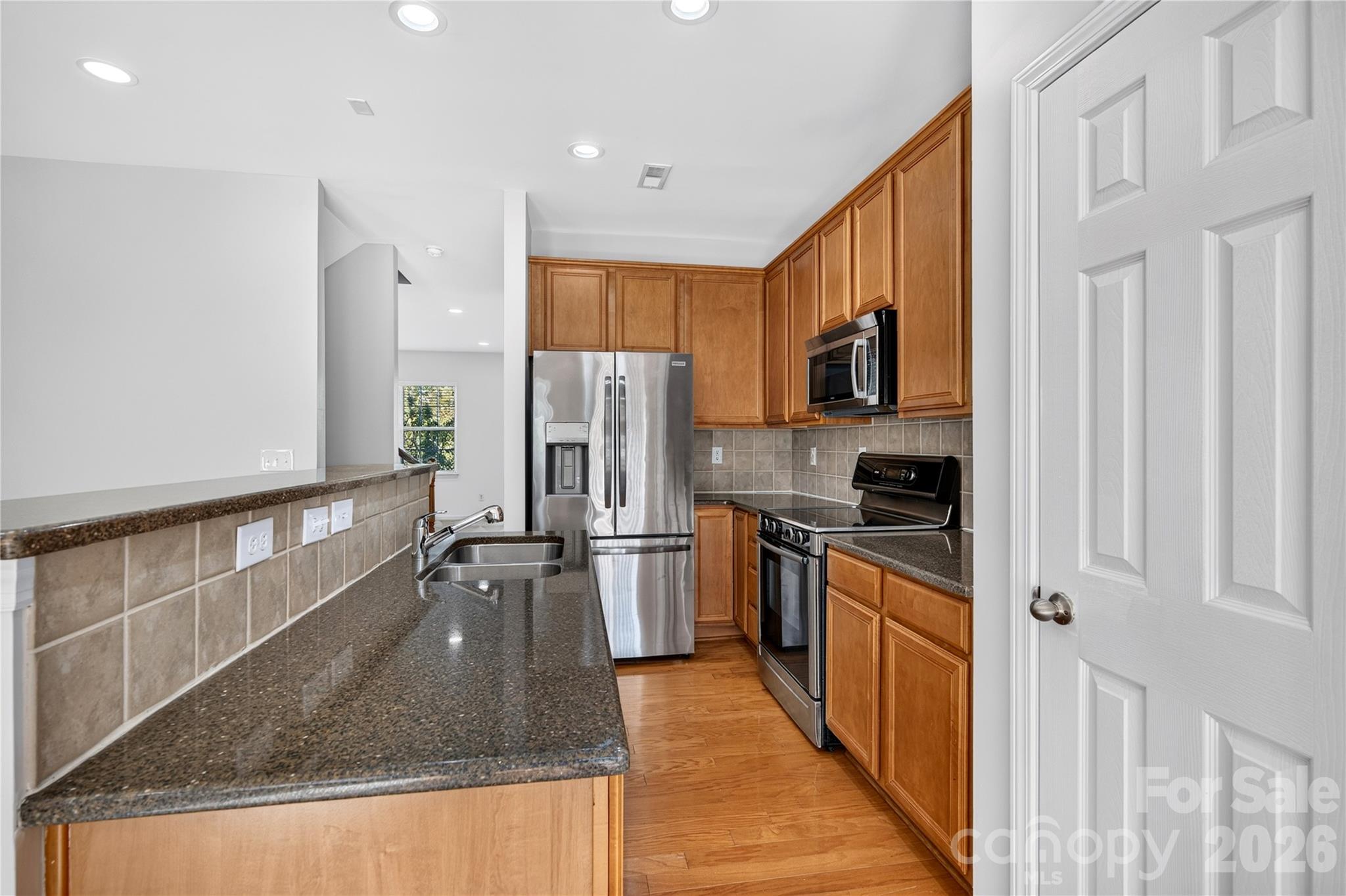 2053 Cambridge Beltway Drive Property Photo 4