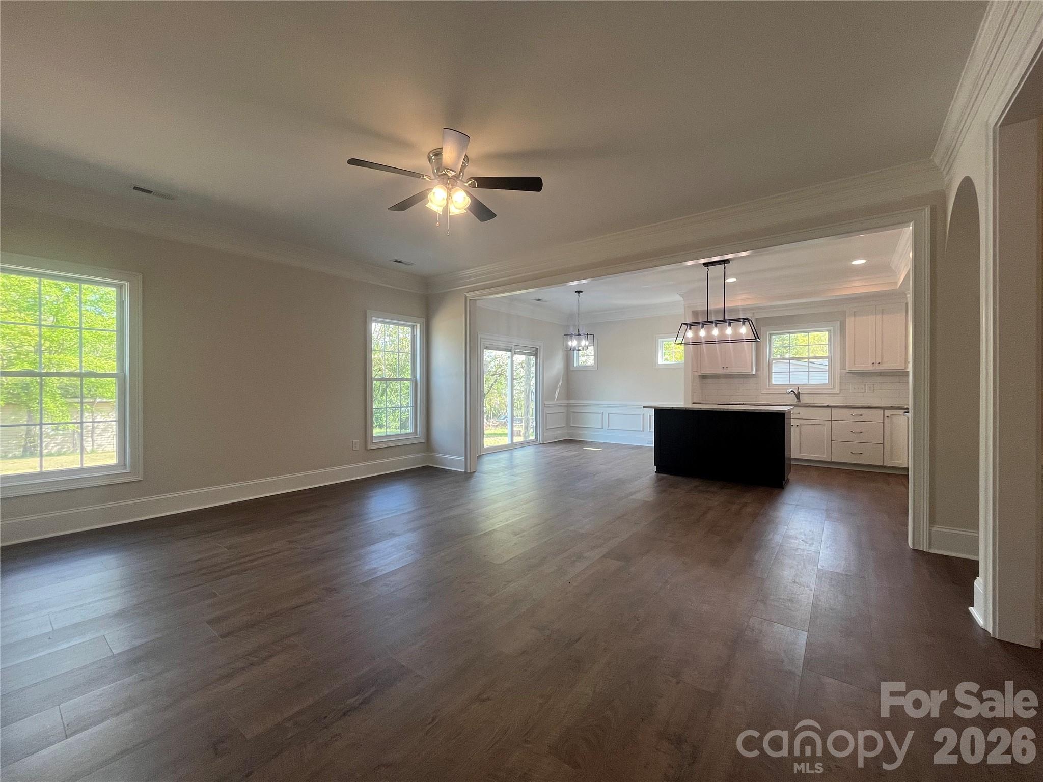 403 E 21st Street Property Photo 9