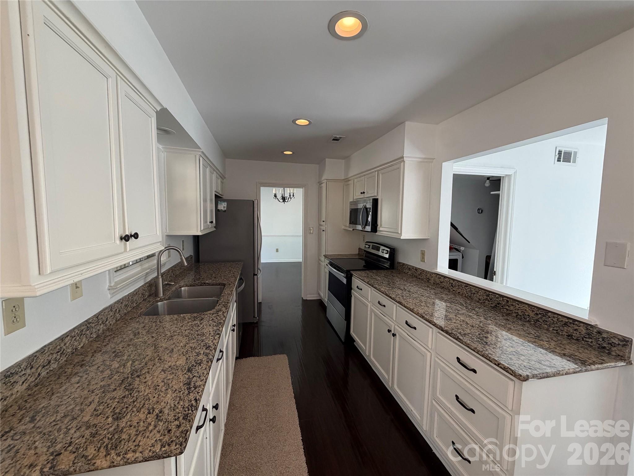8915 Gamesford Drive Property Photo 4