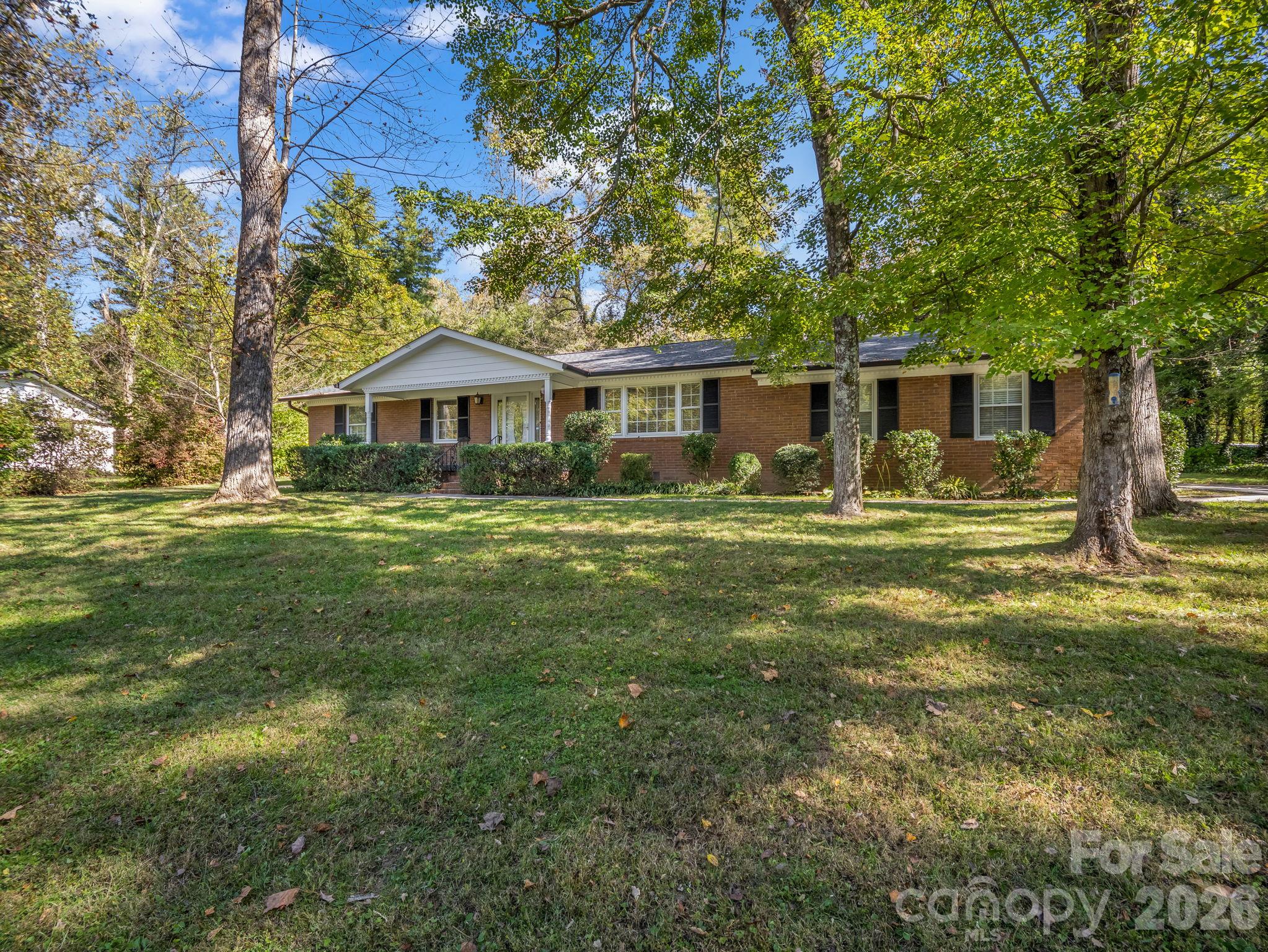 2630 Seminole Drive Property Photo 2