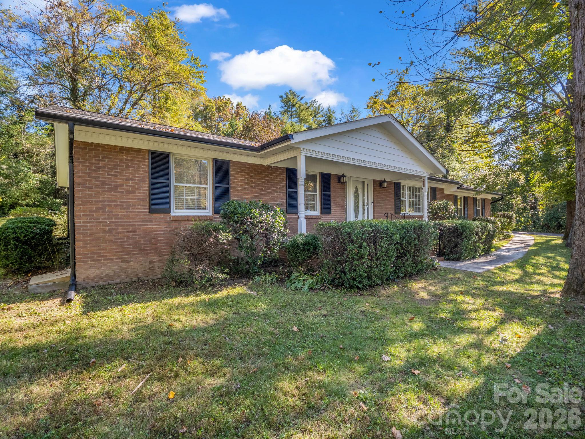 2630 Seminole Drive Property Photo 3