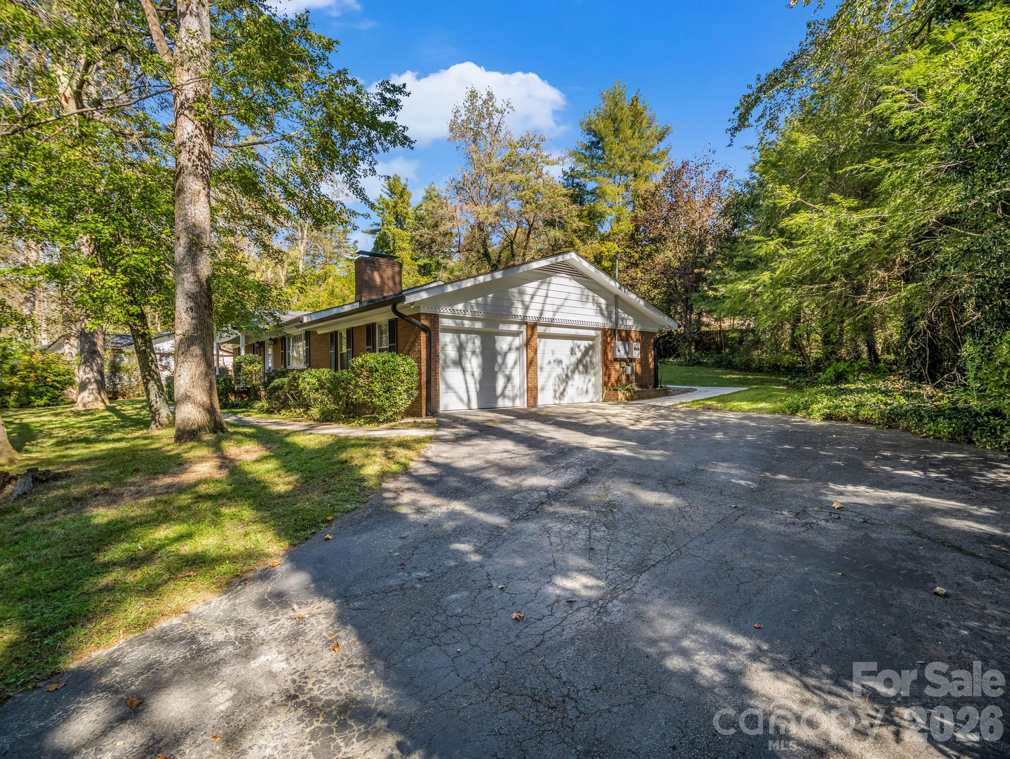 2630 Seminole Drive Property Photo 4