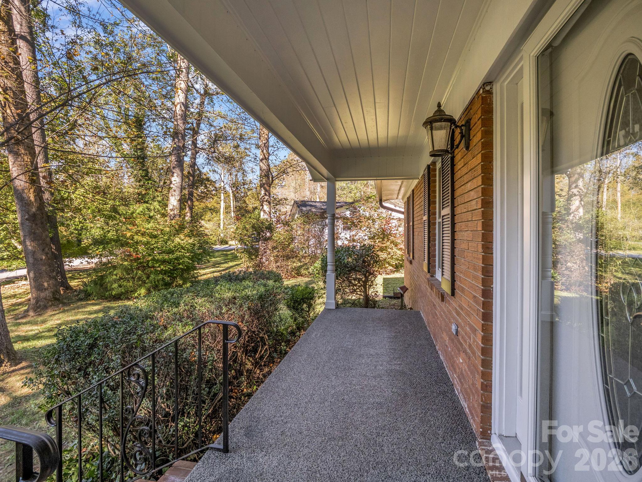 2630 Seminole Drive Property Photo 5