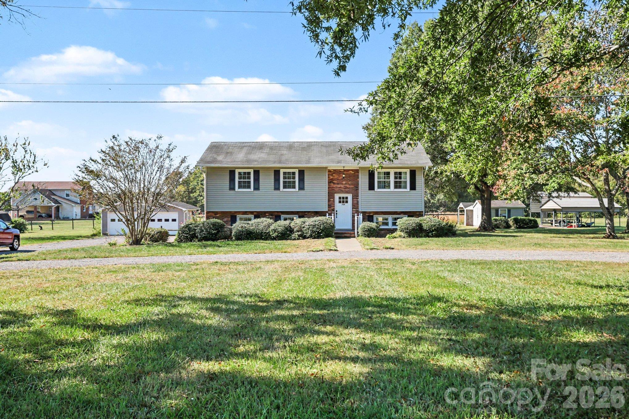729 Redland Road Property Photo 5