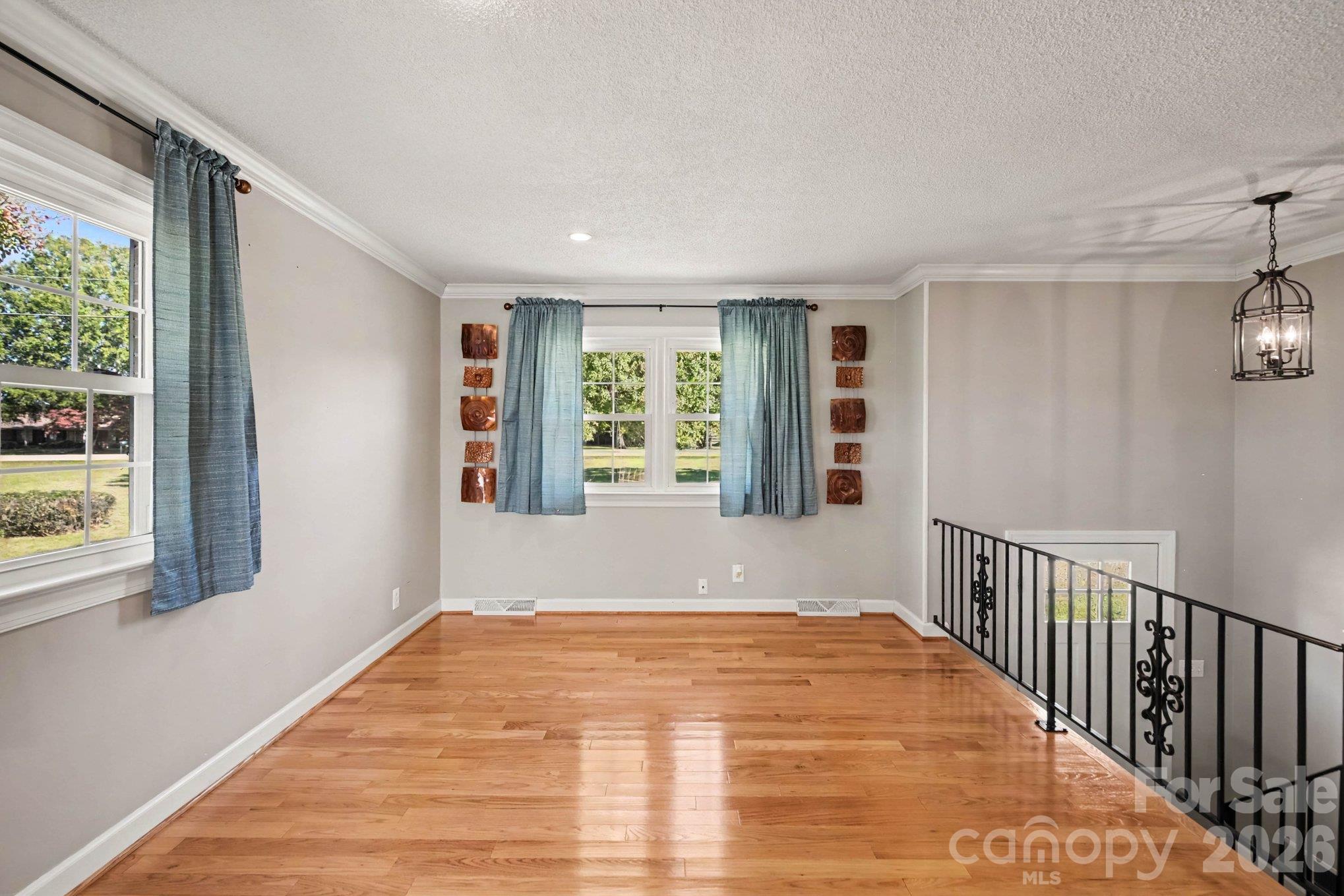 729 Redland Road Property Photo 7
