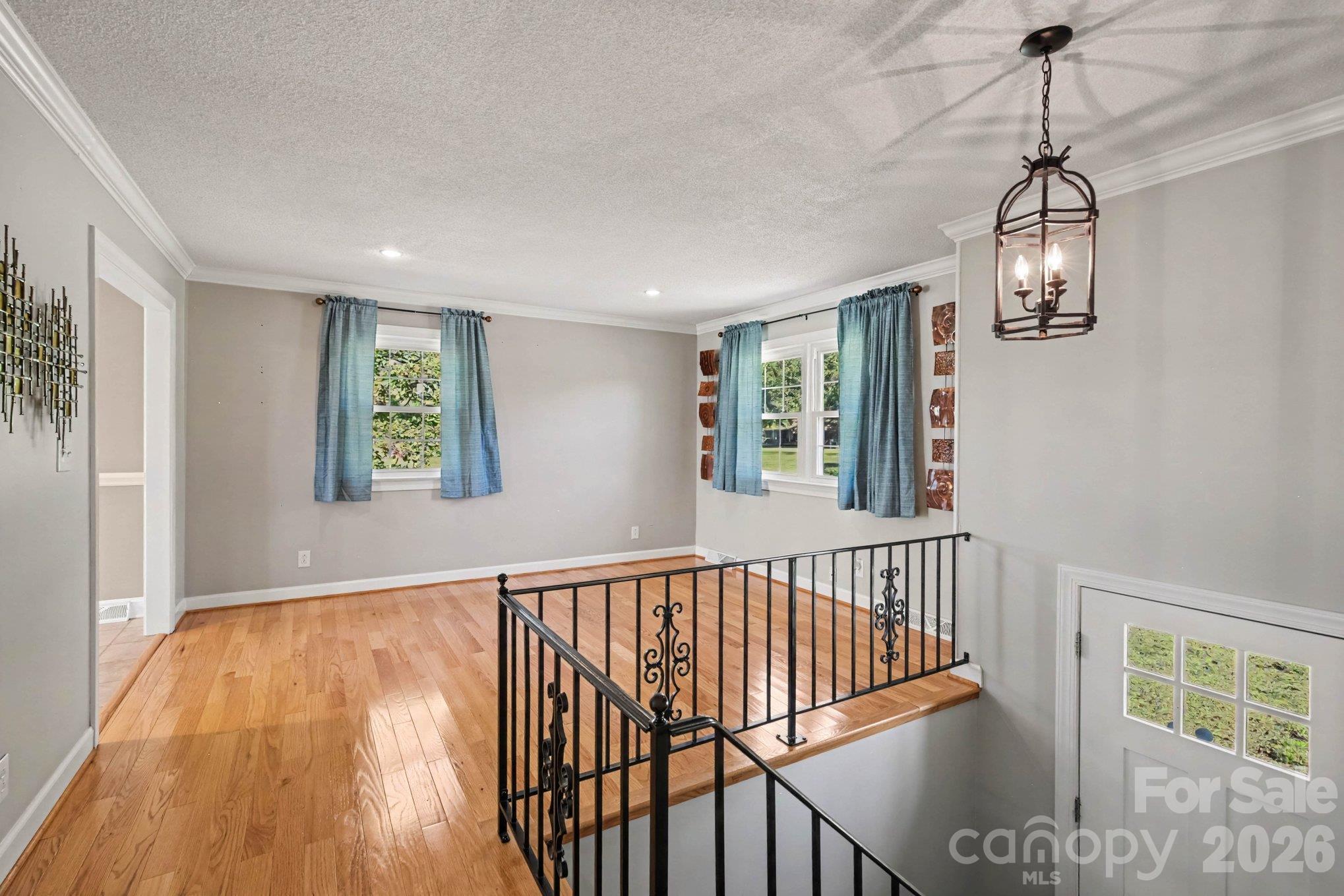 729 Redland Road Property Photo 8