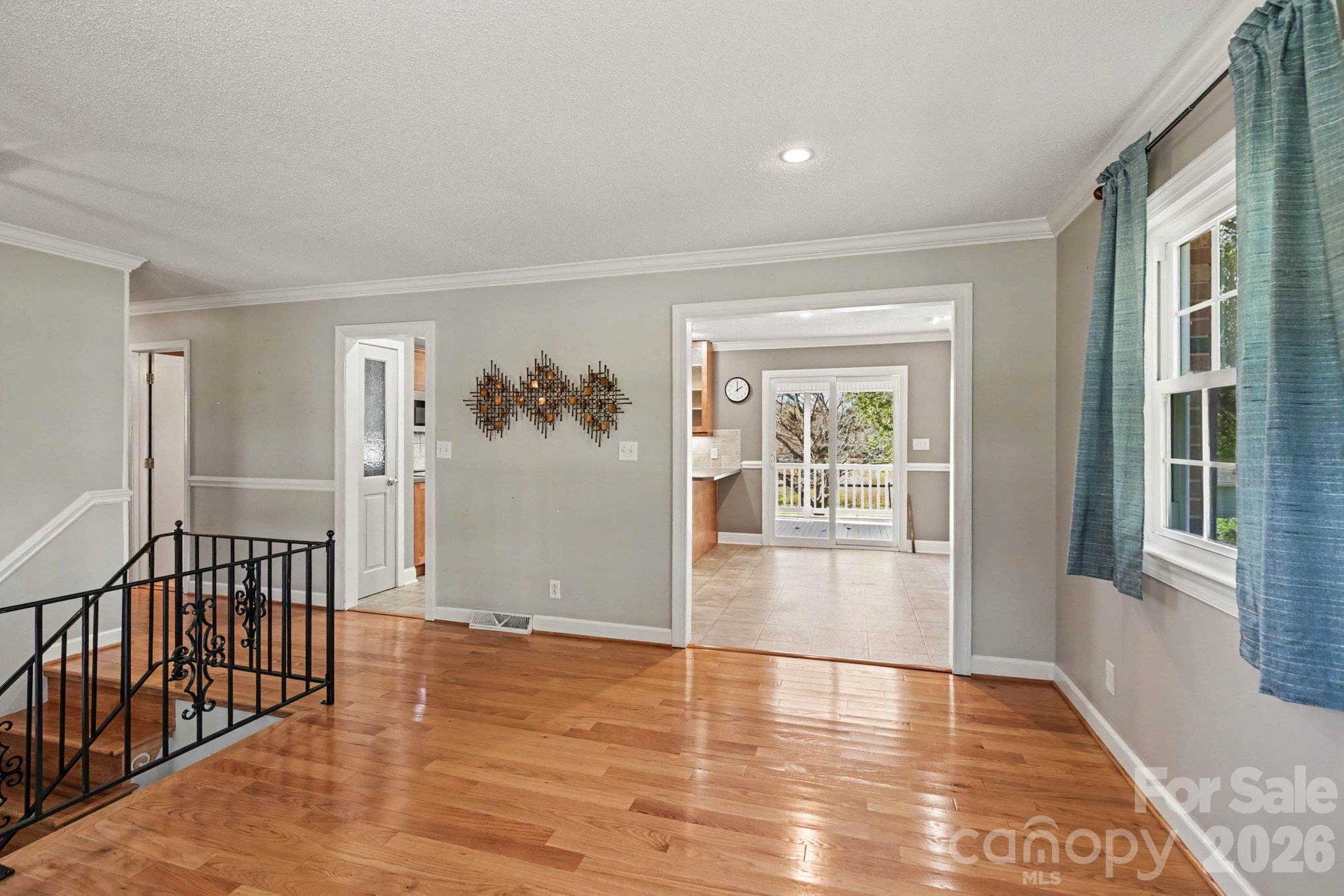 729 Redland Road Property Photo 9