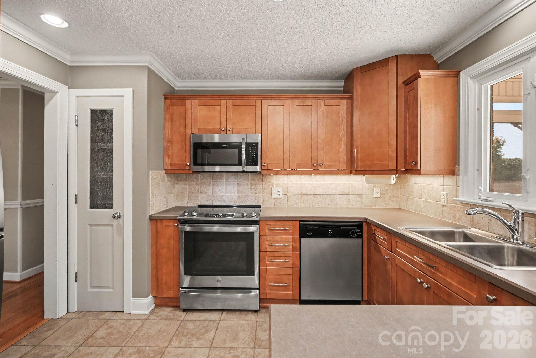 729 Redland Road Property Photo 15