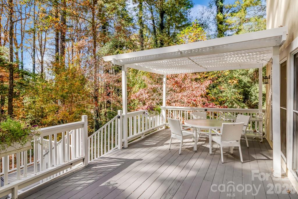 107 Sunningdale Drive Property Photo 32
