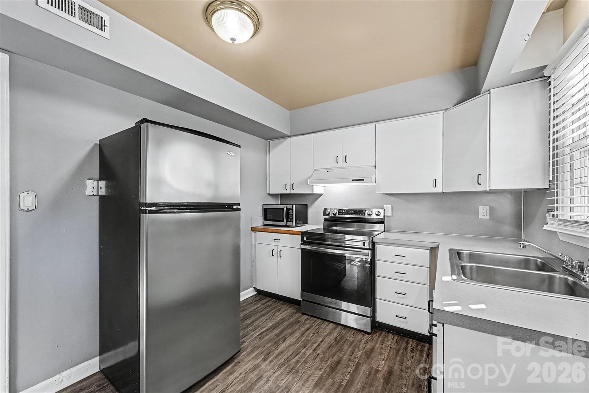 6436 Old Pineville Road E Property Photo 10