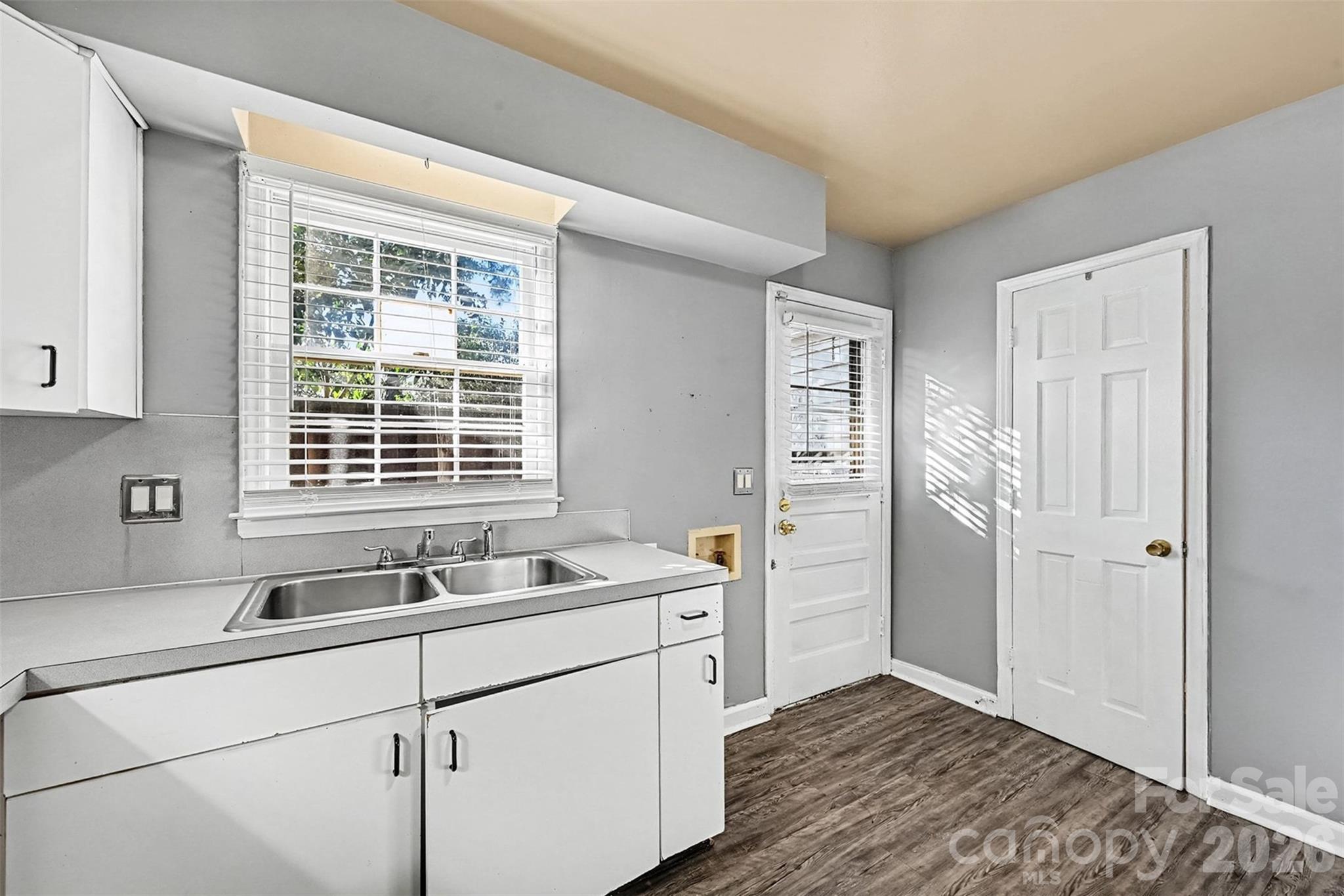 6436 Old Pineville Road E Property Photo 11