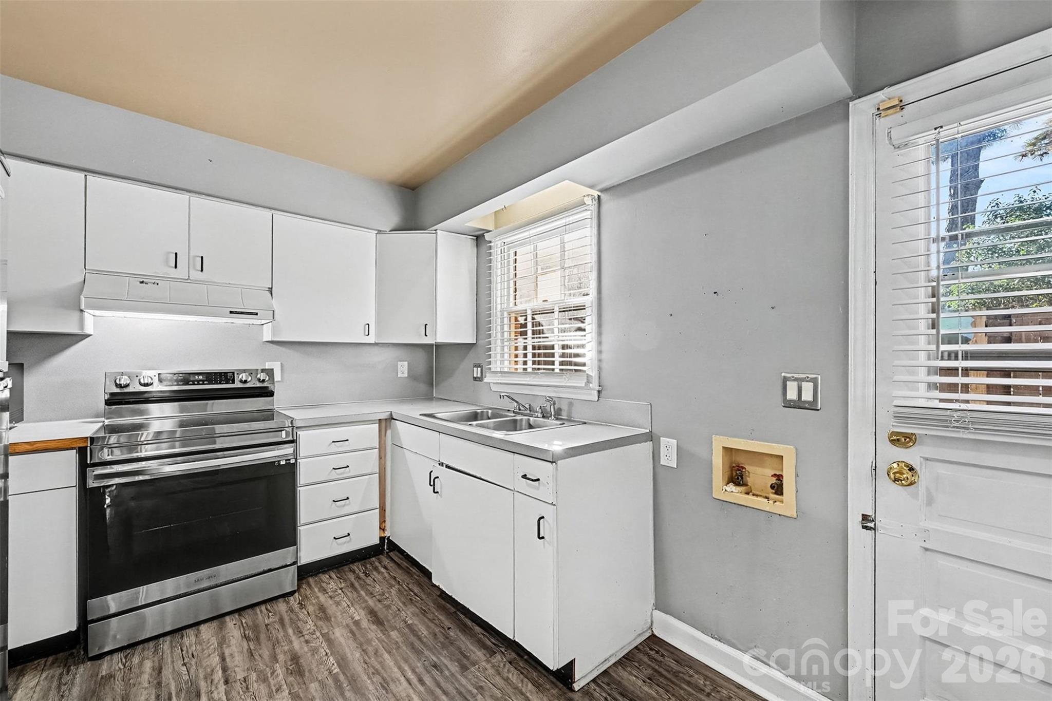 6436 Old Pineville Road E Property Photo 12
