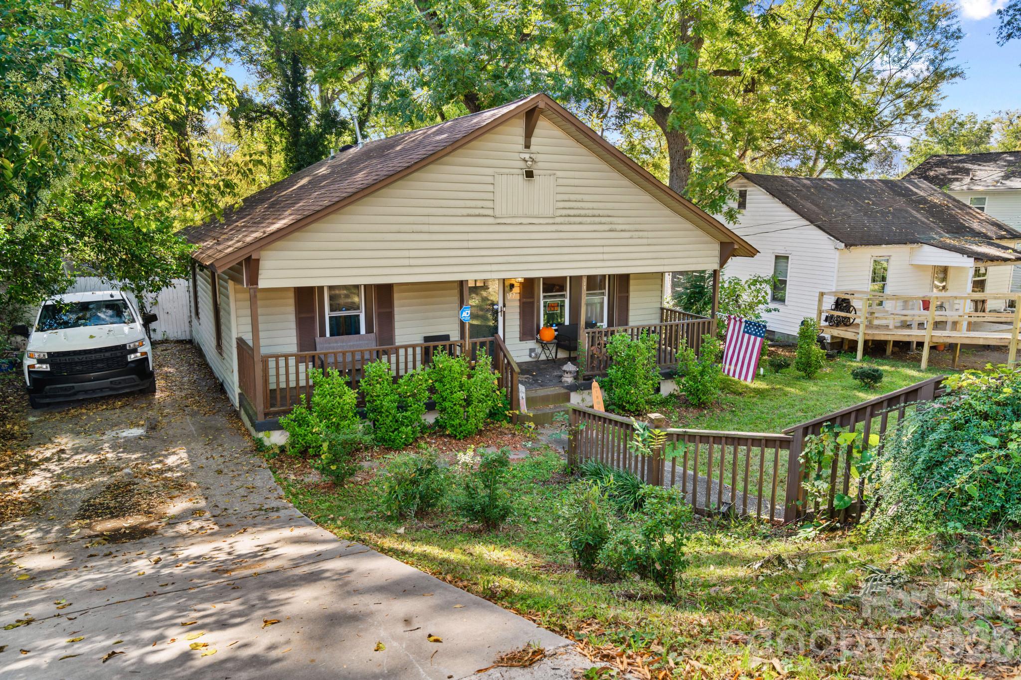 177 Young Avenue Property Photo 2
