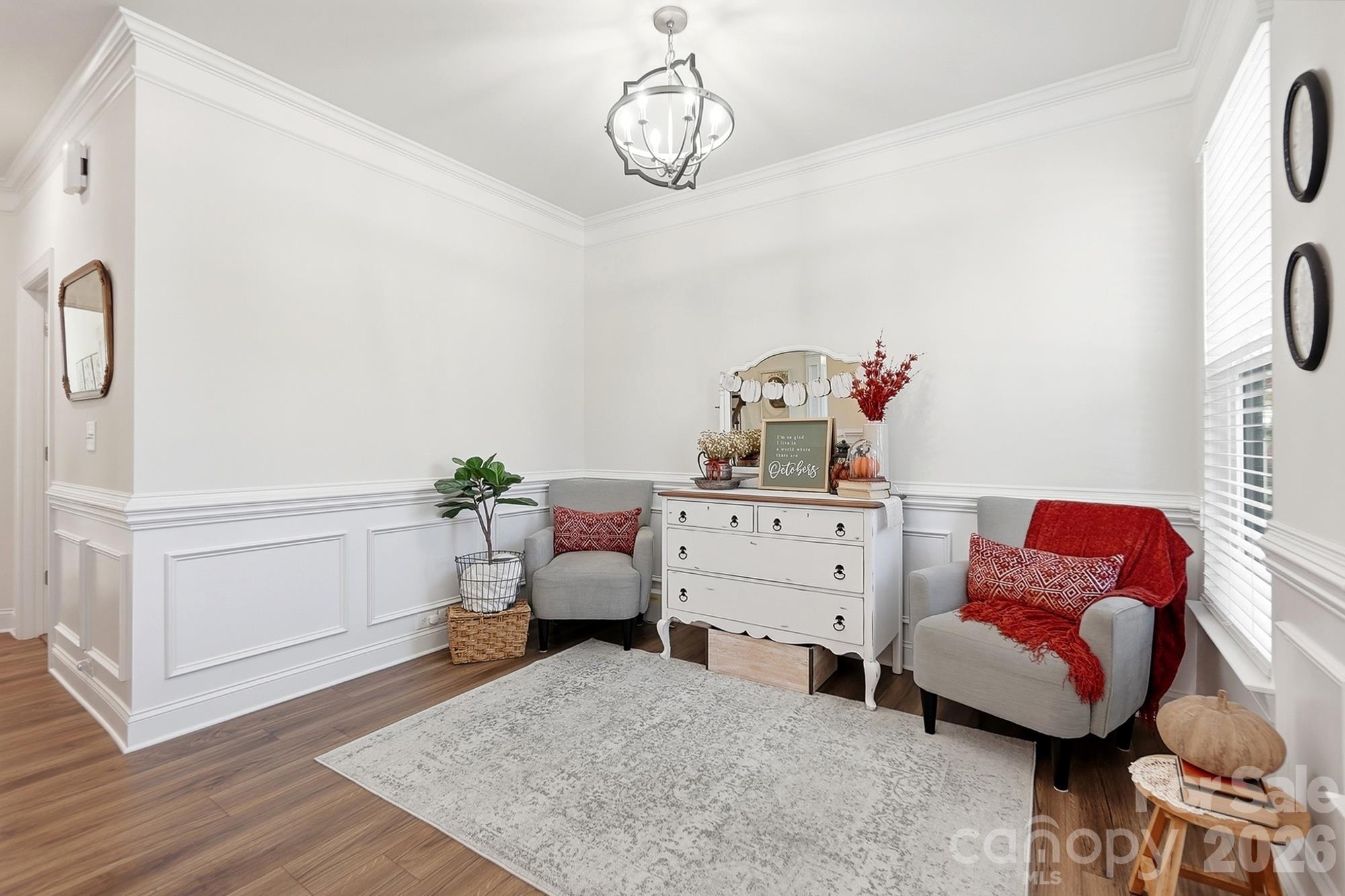 2727 Forest Path Way Property Photo 4