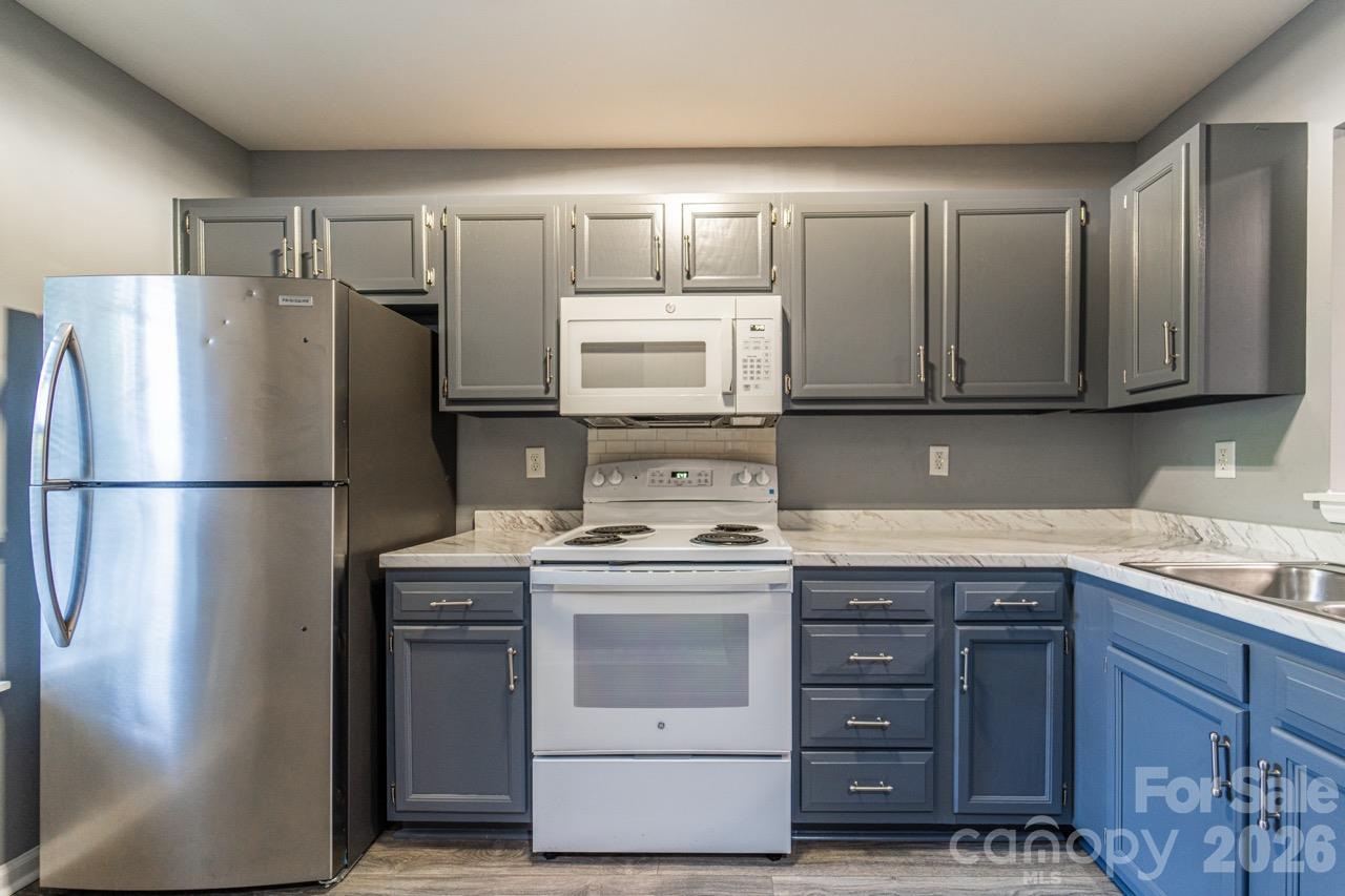 6418 Windsor Gate Lane Property Photo 11