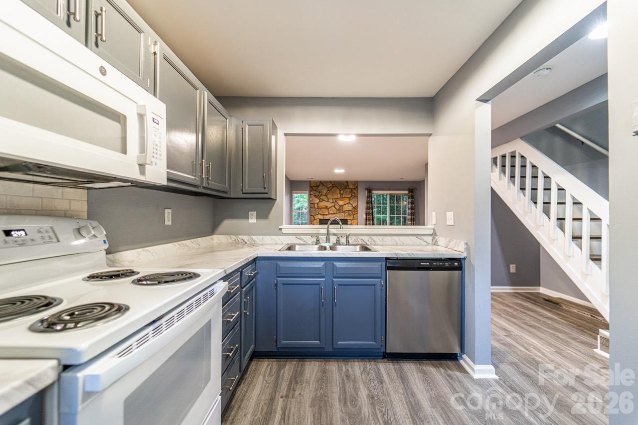 6418 Windsor Gate Lane Property Photo 12