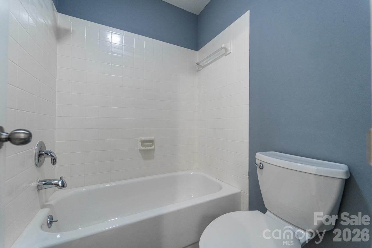 6418 Windsor Gate Lane Property Photo 16