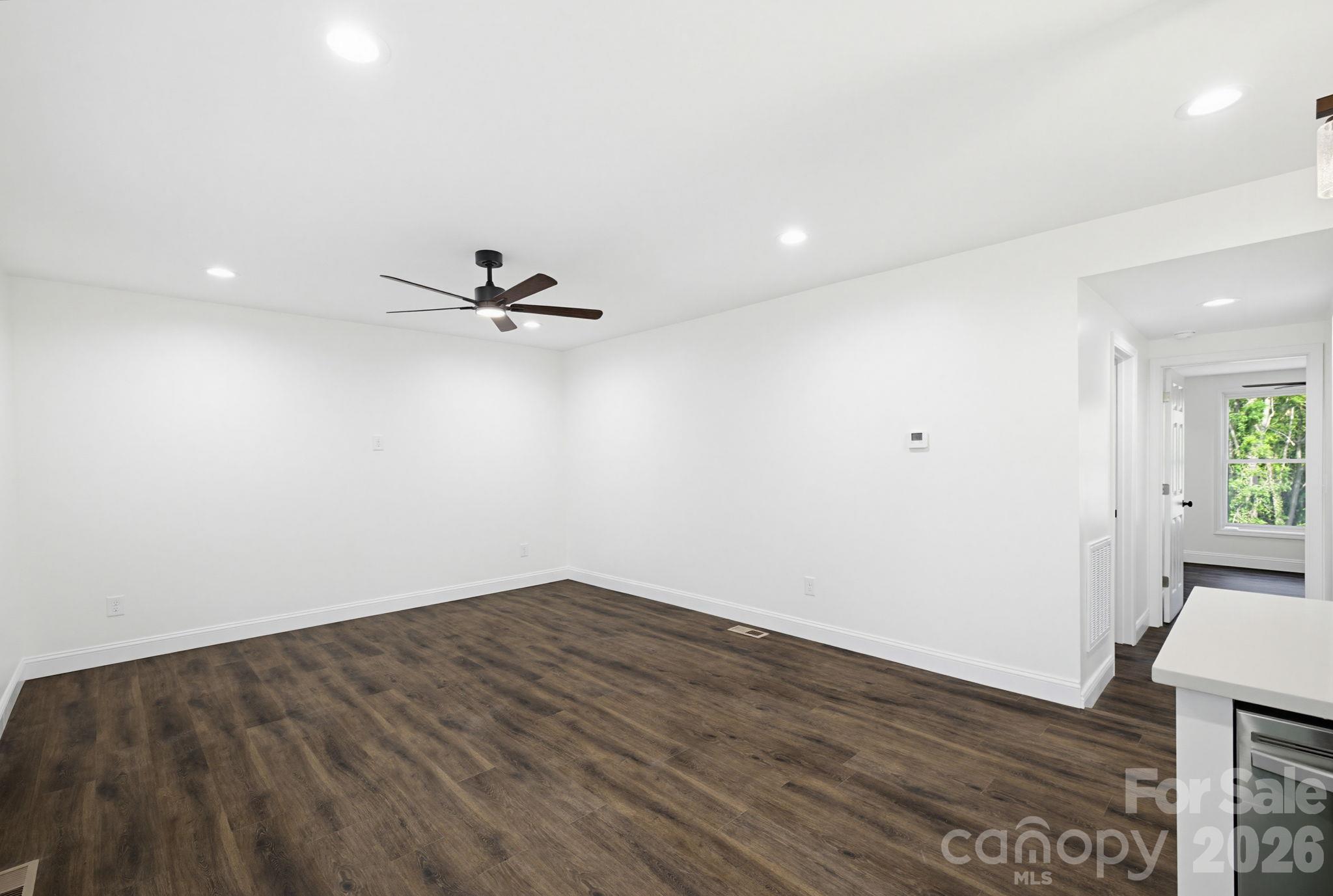 321 S Branch Street Property Photo 6