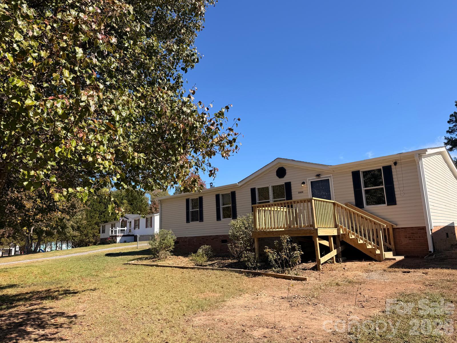 5609 Wildwood Court Property Photo 1
