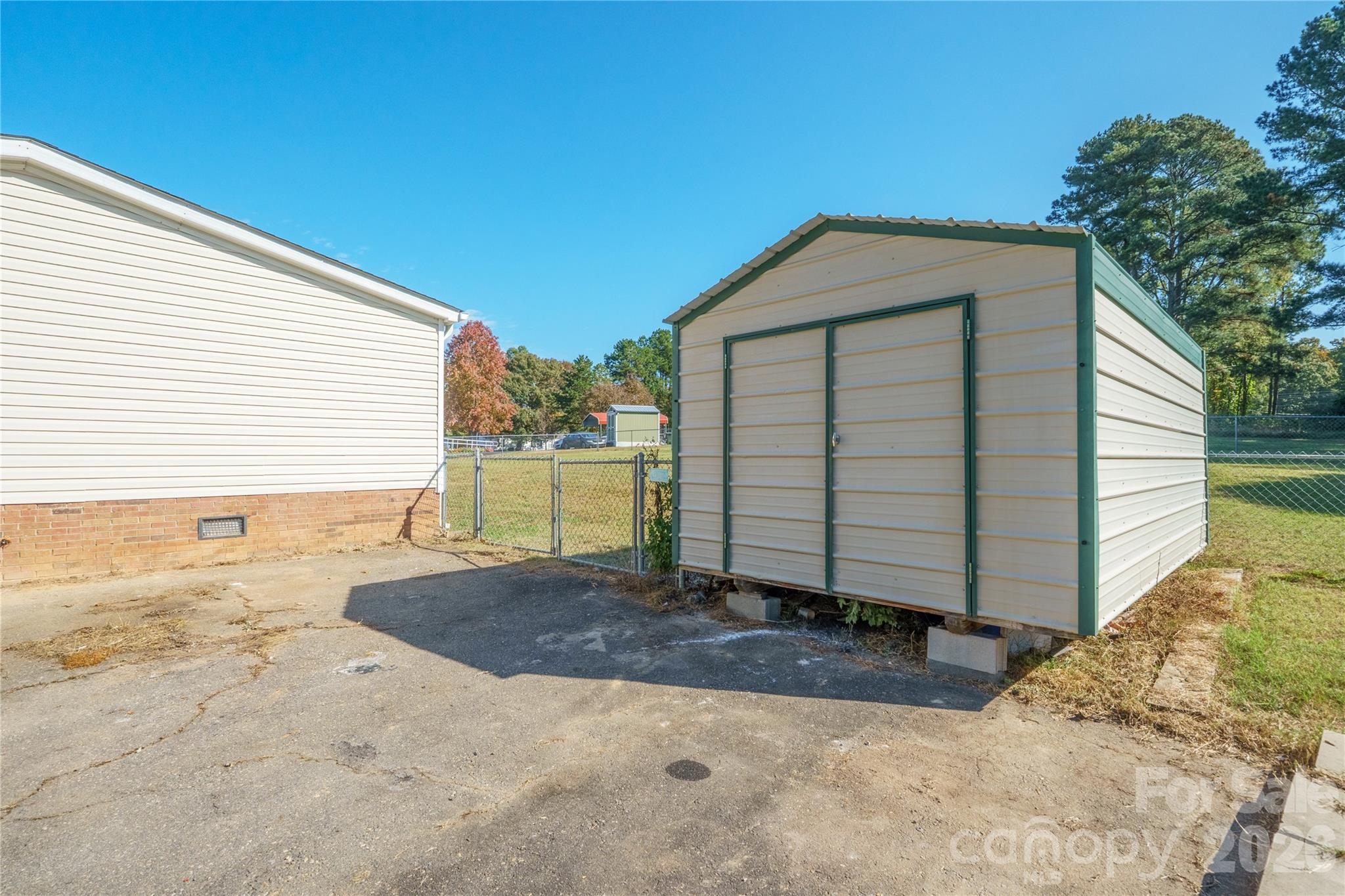 5609 Wildwood Court Property Photo 2
