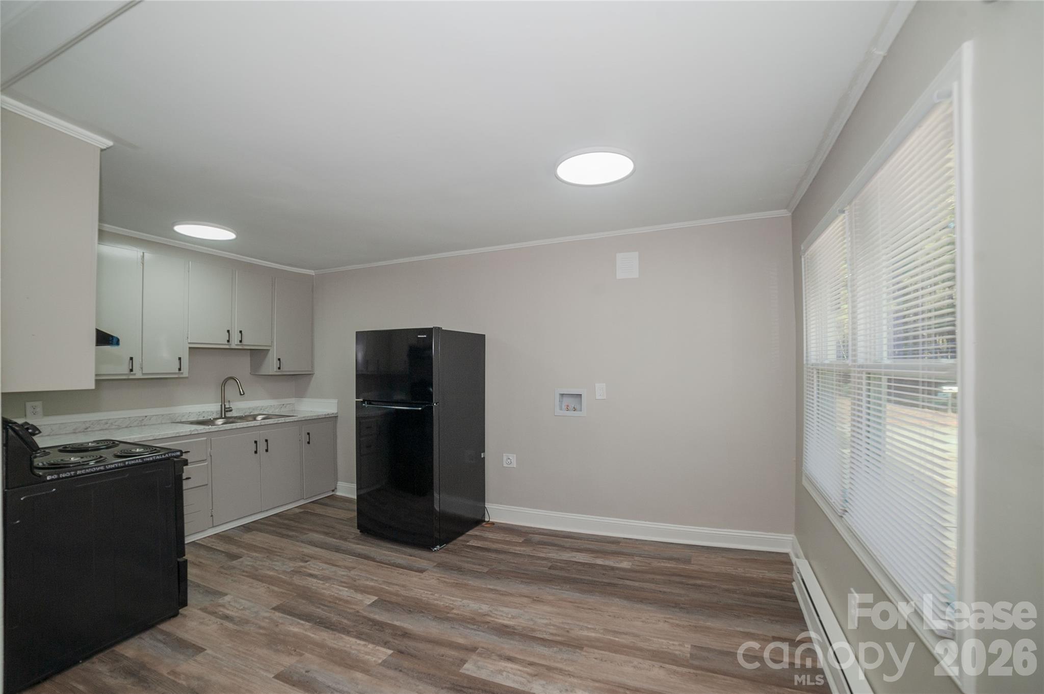 5113 Higgins Street Property Photo 9