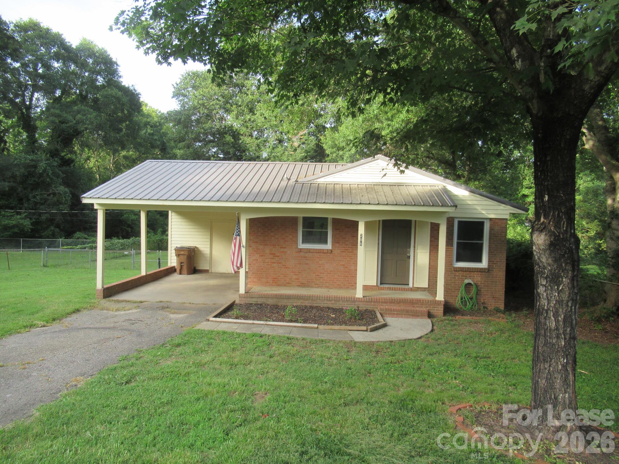 208 Crescent Court Property Photo 1