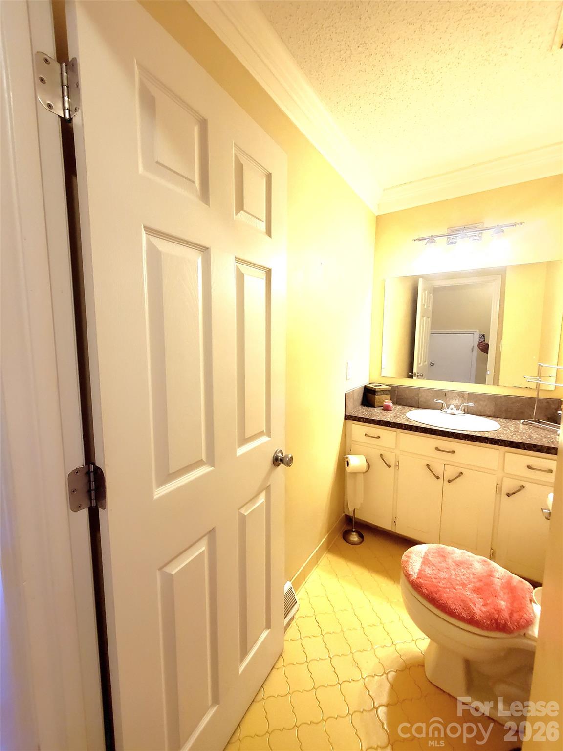 1403 Crescent Street Property Photo 4