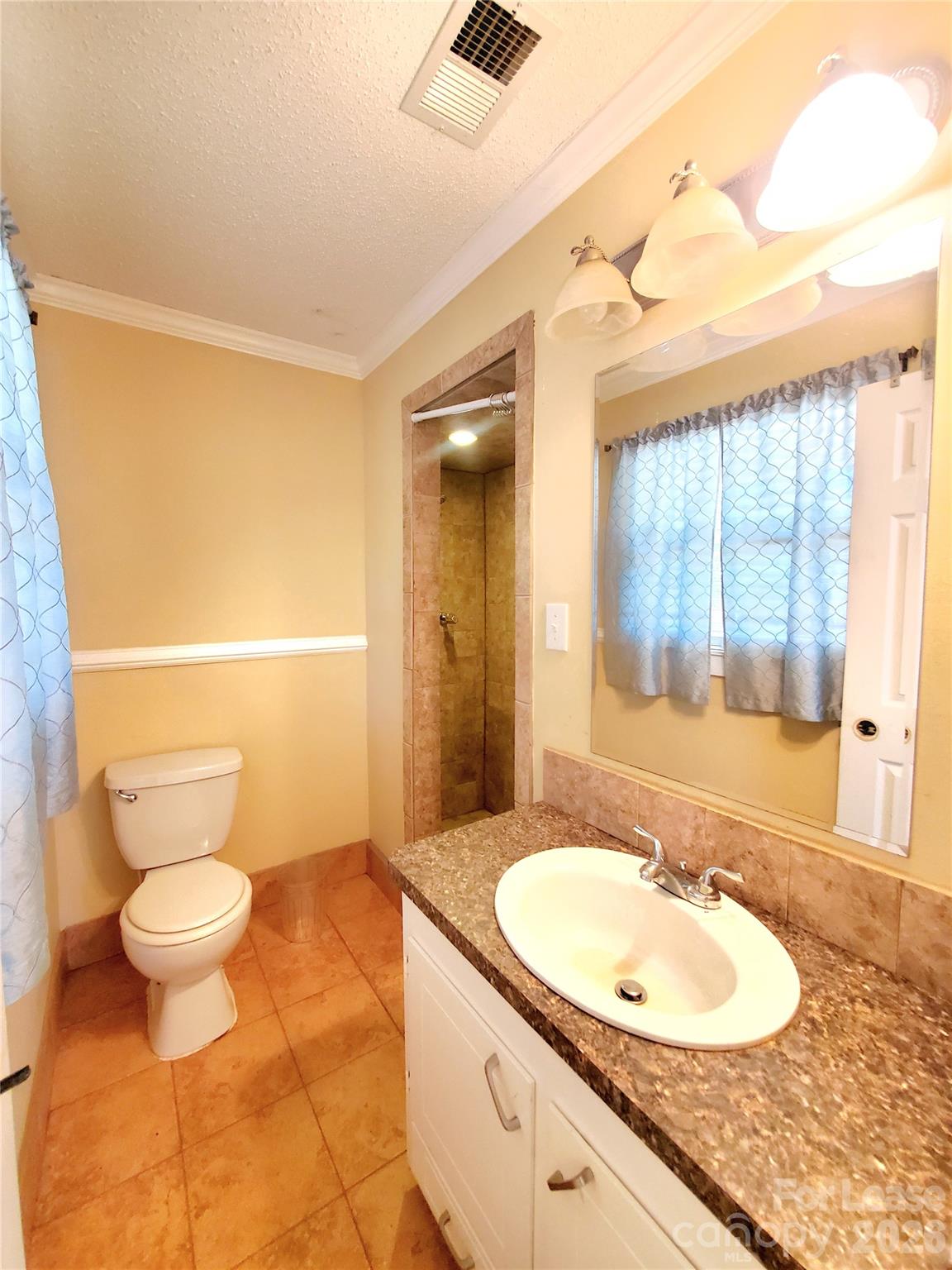 1403 Crescent Street Property Photo 18