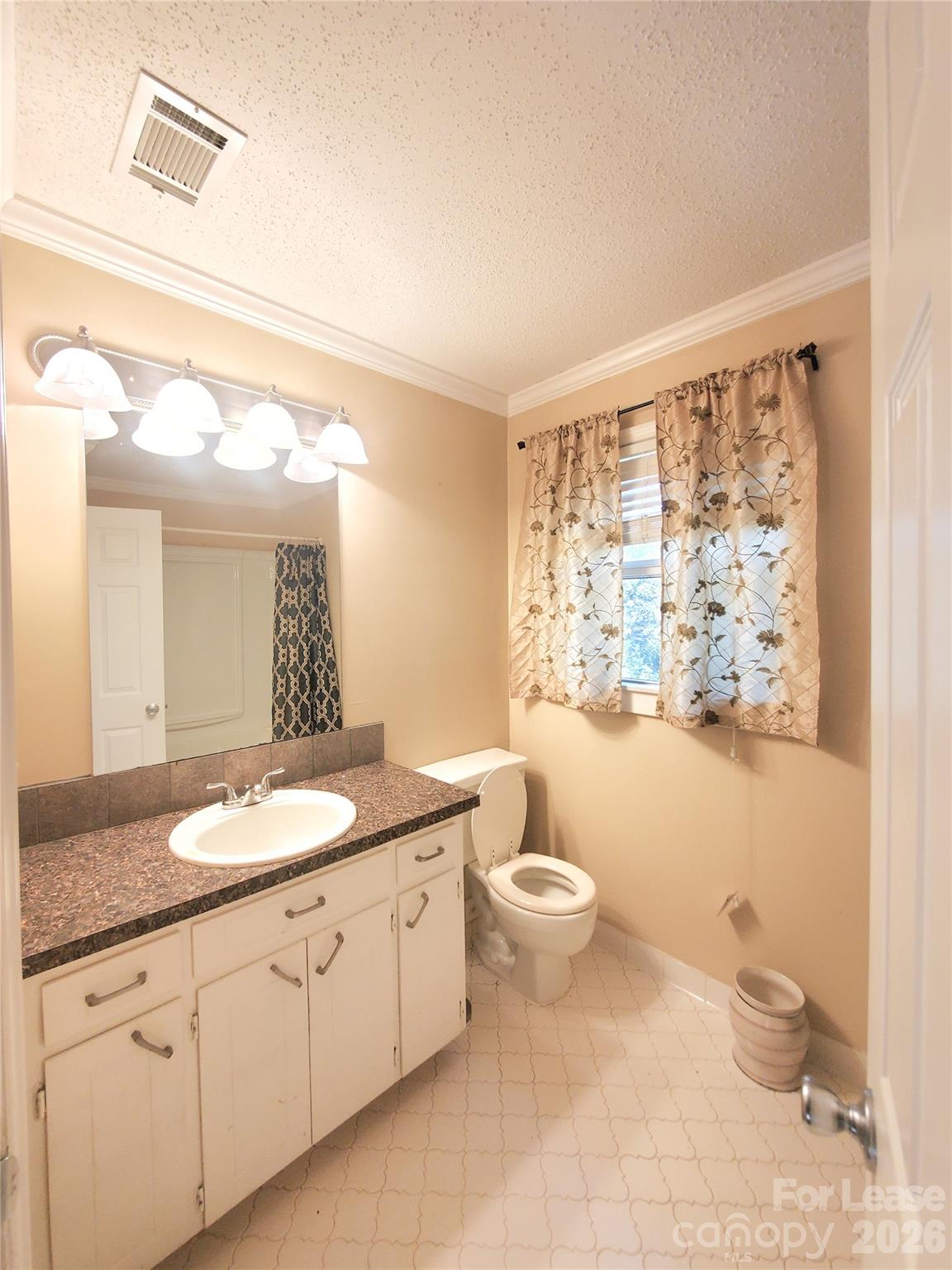 1403 Crescent Street Property Photo 19