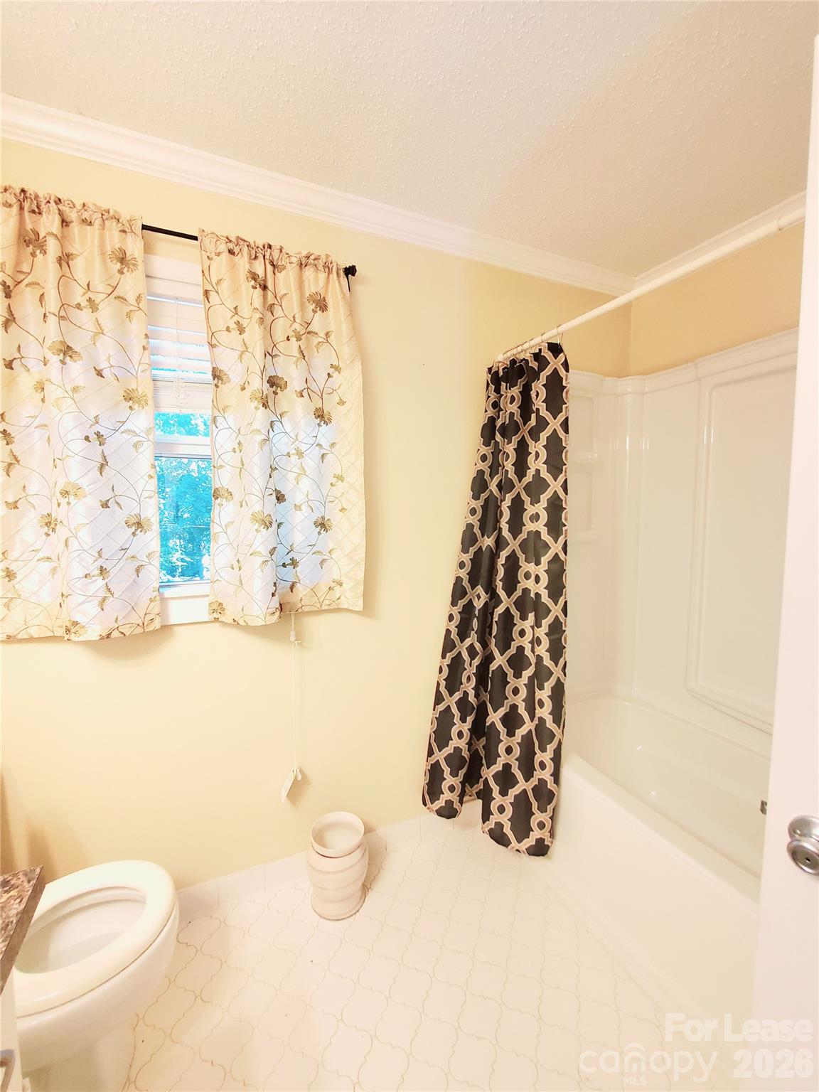 1403 Crescent Street Property Photo 23