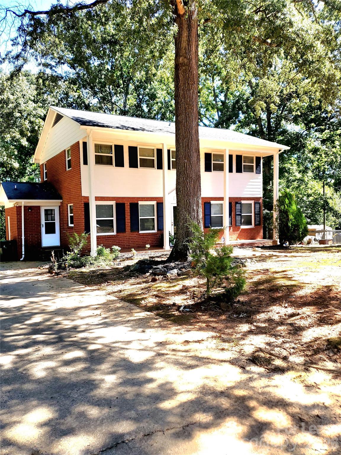 1403 Crescent Street Property Photo 30