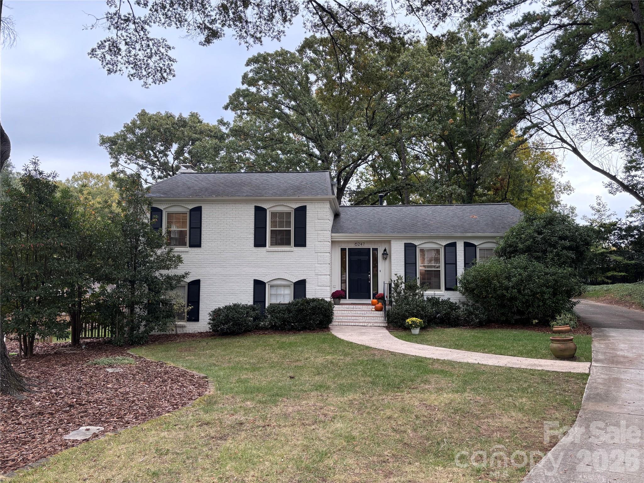 6247 Heritage Place Property Photo 1