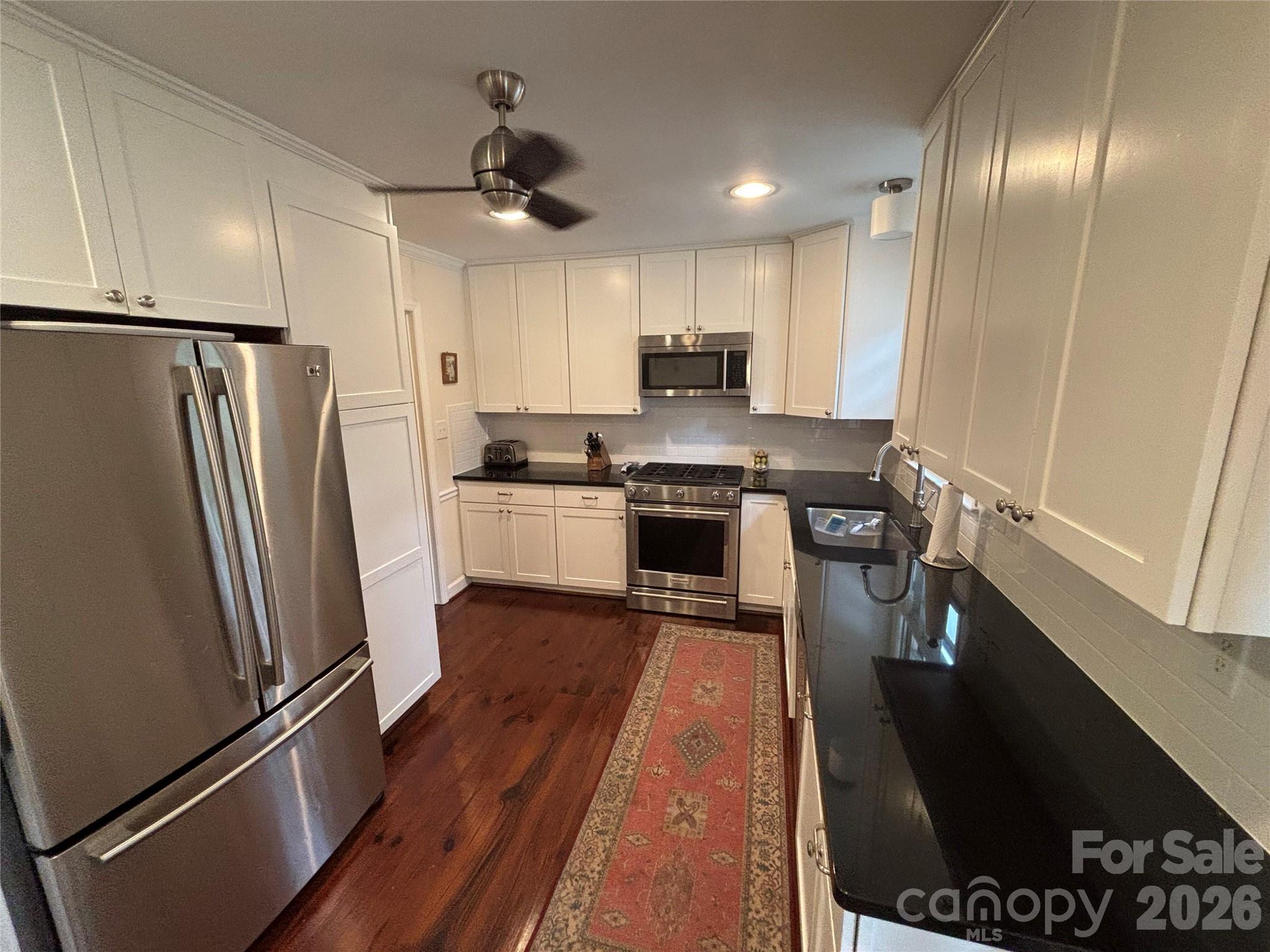 6247 Heritage Place Property Photo 7