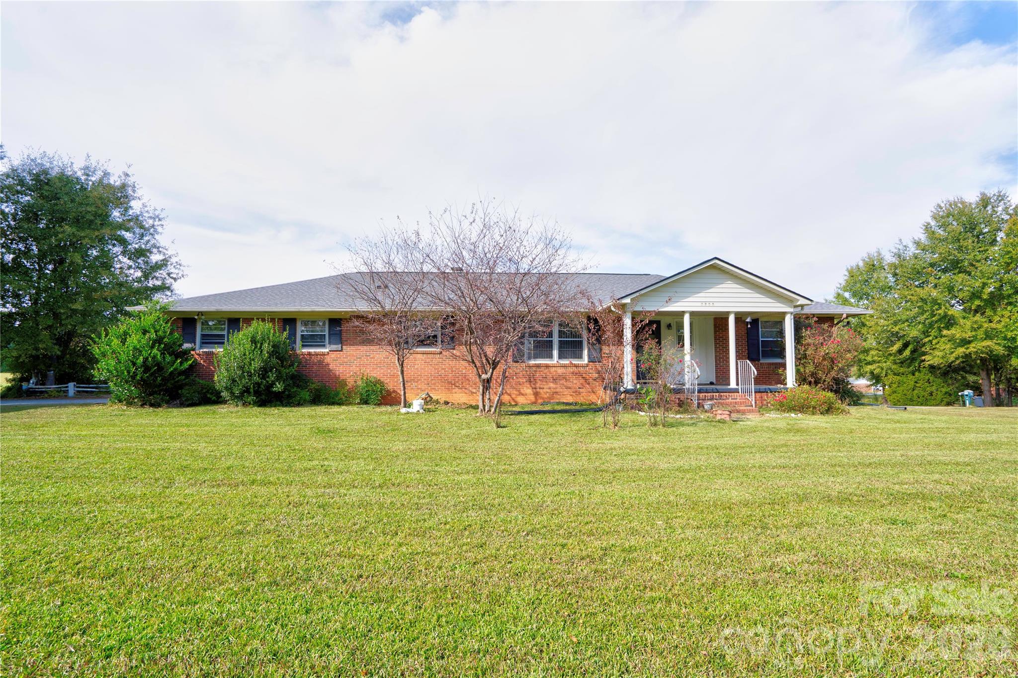 2202 S Post Road Property Photo 1