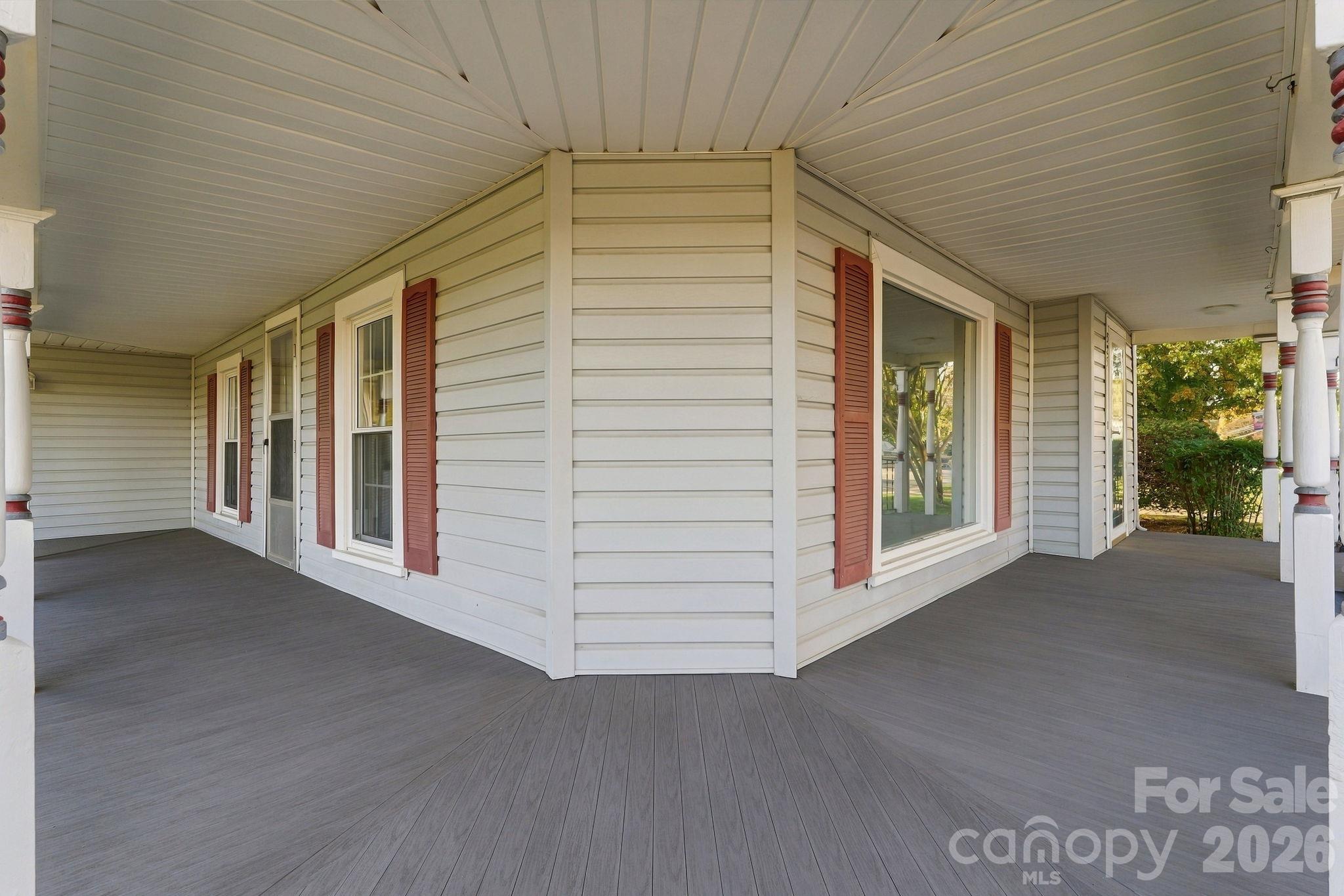 325 Main Street Property Photo 2