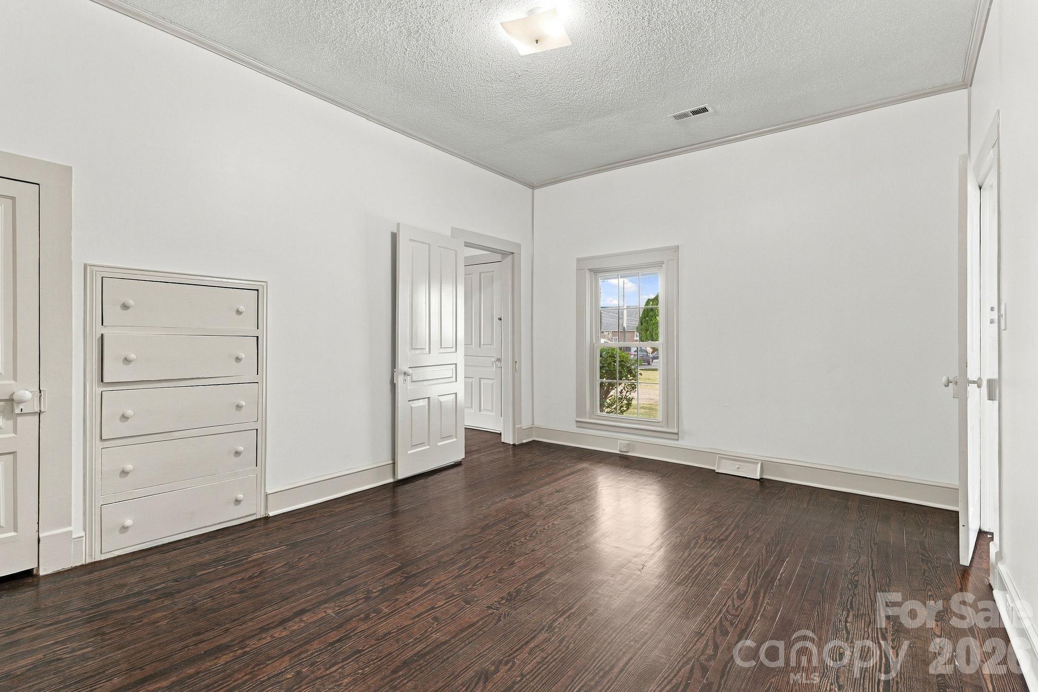 325 Main Street Property Photo 5