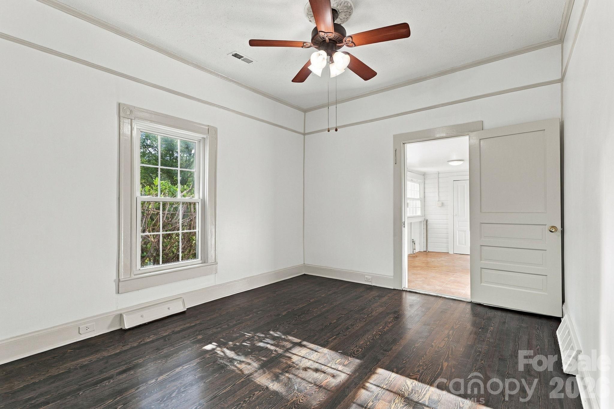325 Main Street Property Photo 7