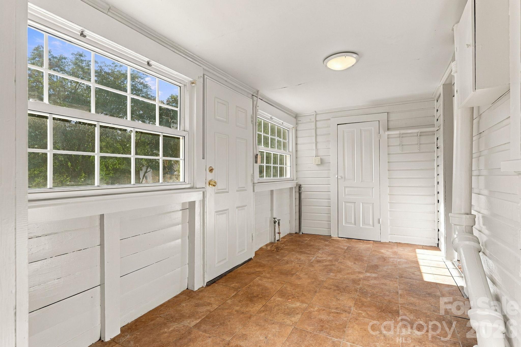 325 Main Street Property Photo 8