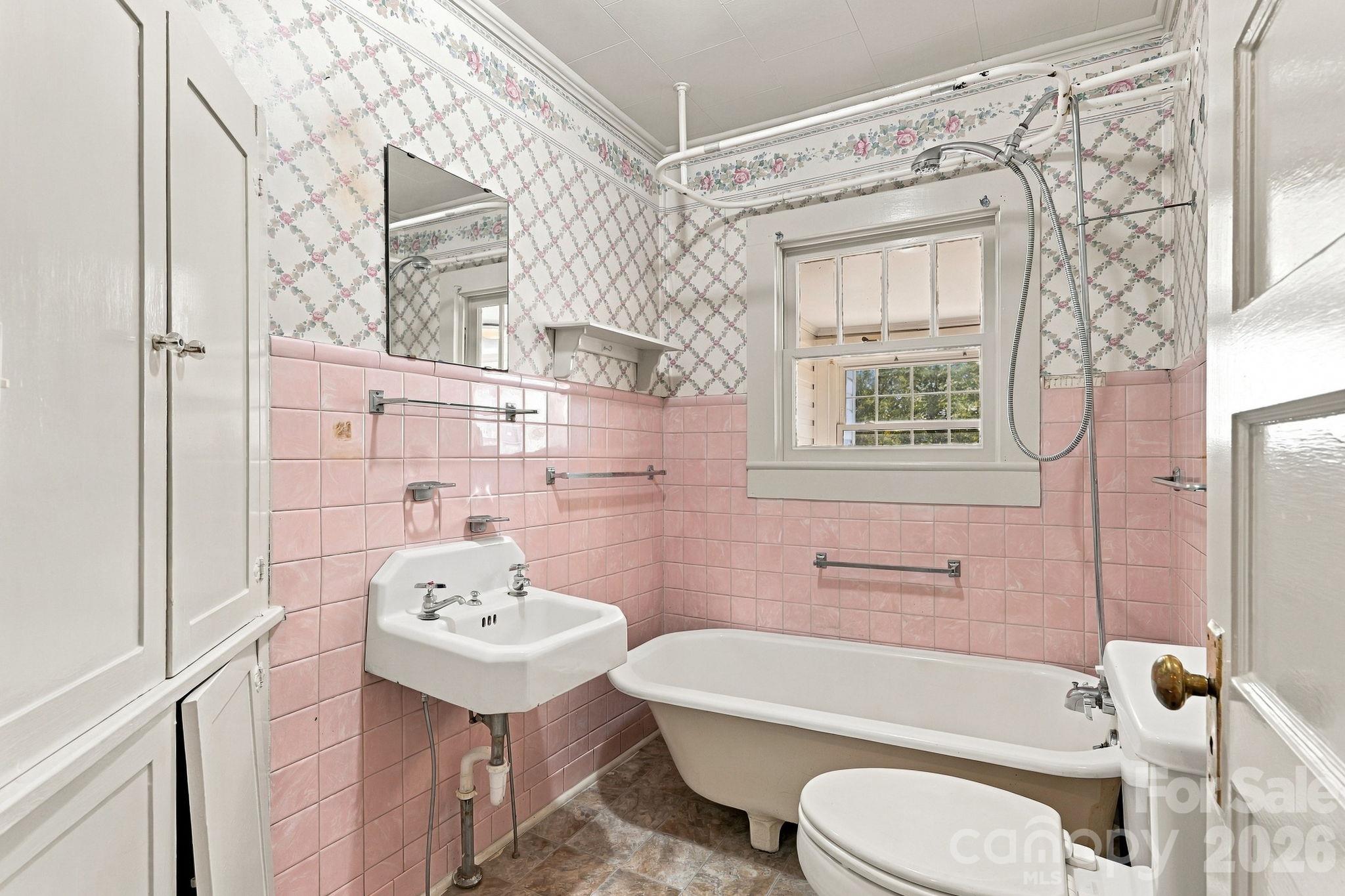 325 Main Street Property Photo 10