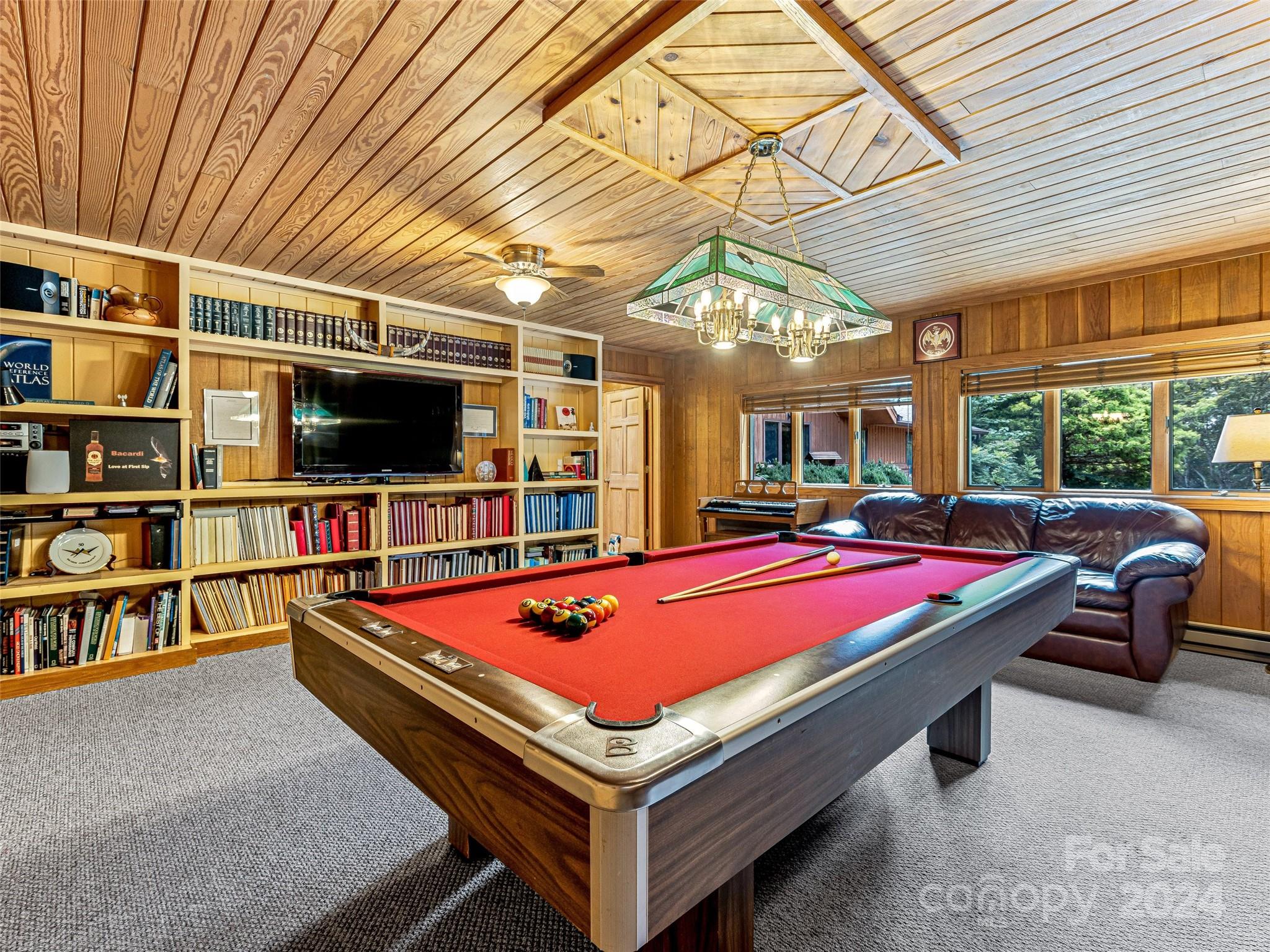 703 Crestview Drive Property Photo 12