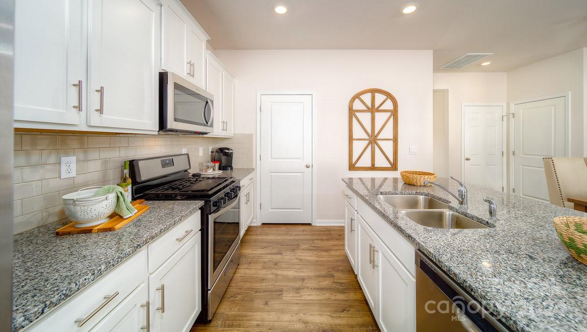 87 Dandelion Road Property Photo 8