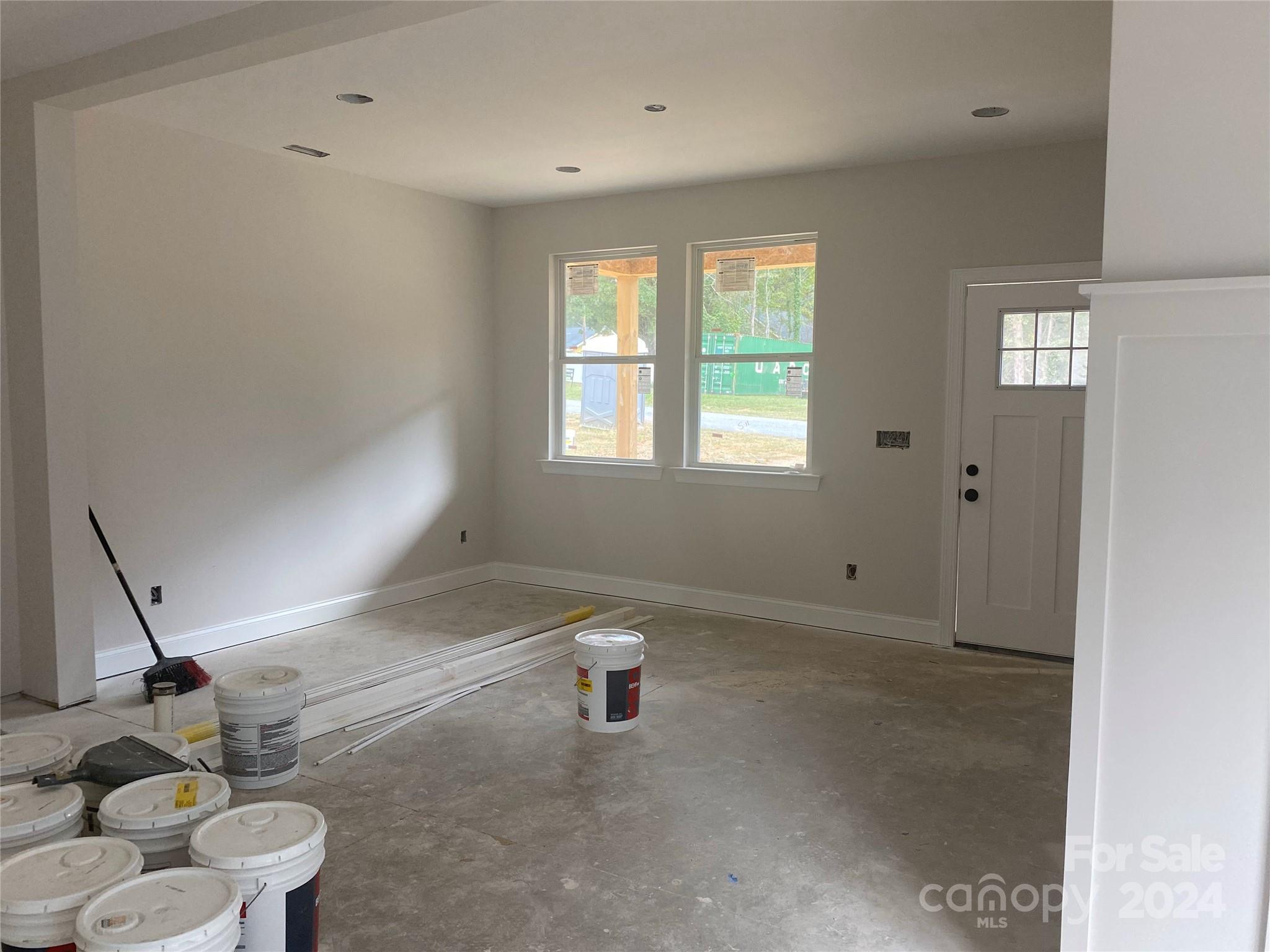 814 W Raleigh Avenue Property Photo 5